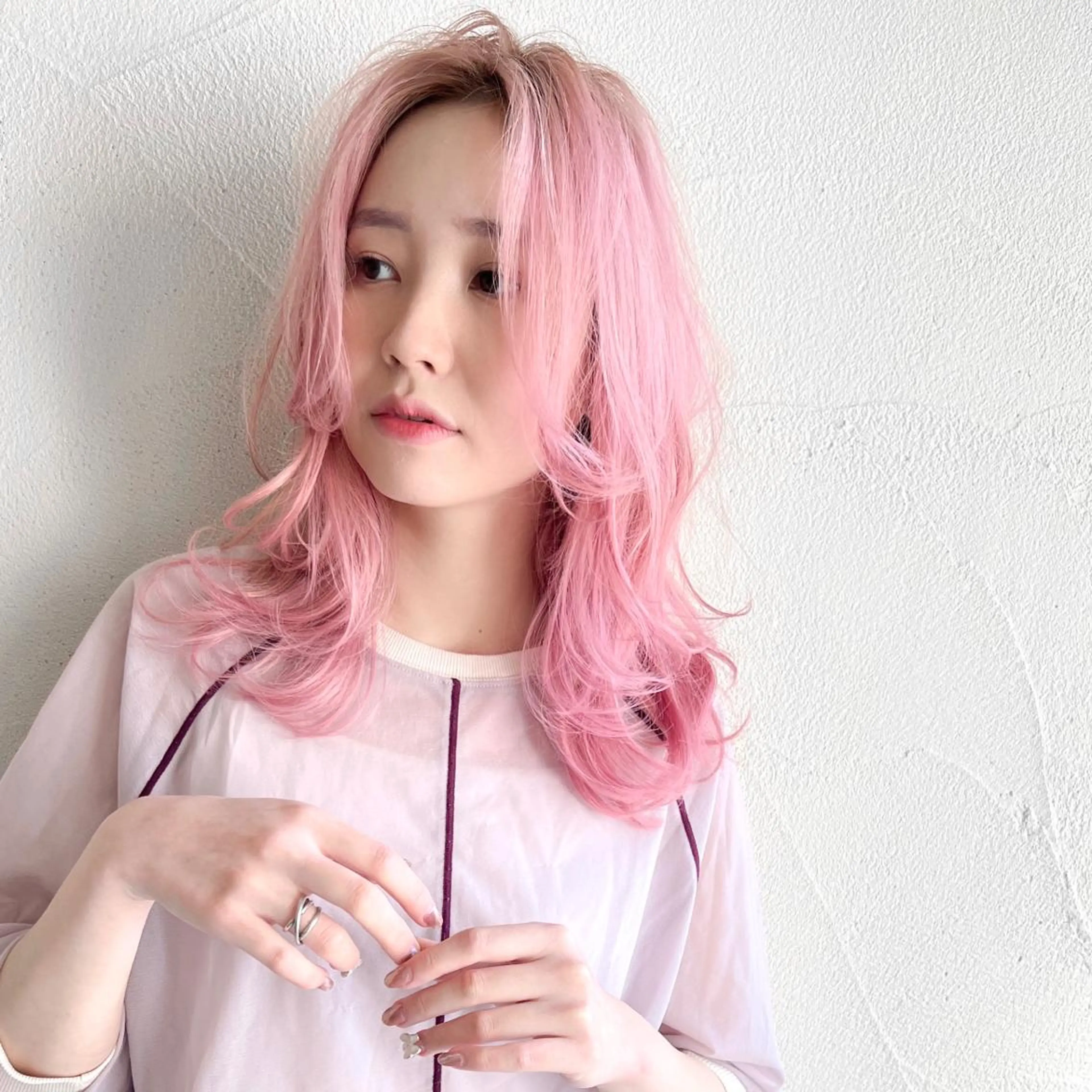 セミロング カラー ブリーチ ピンクカラー ホワイトピンク ヘアカラー 王子田 隼のヘアスタイル