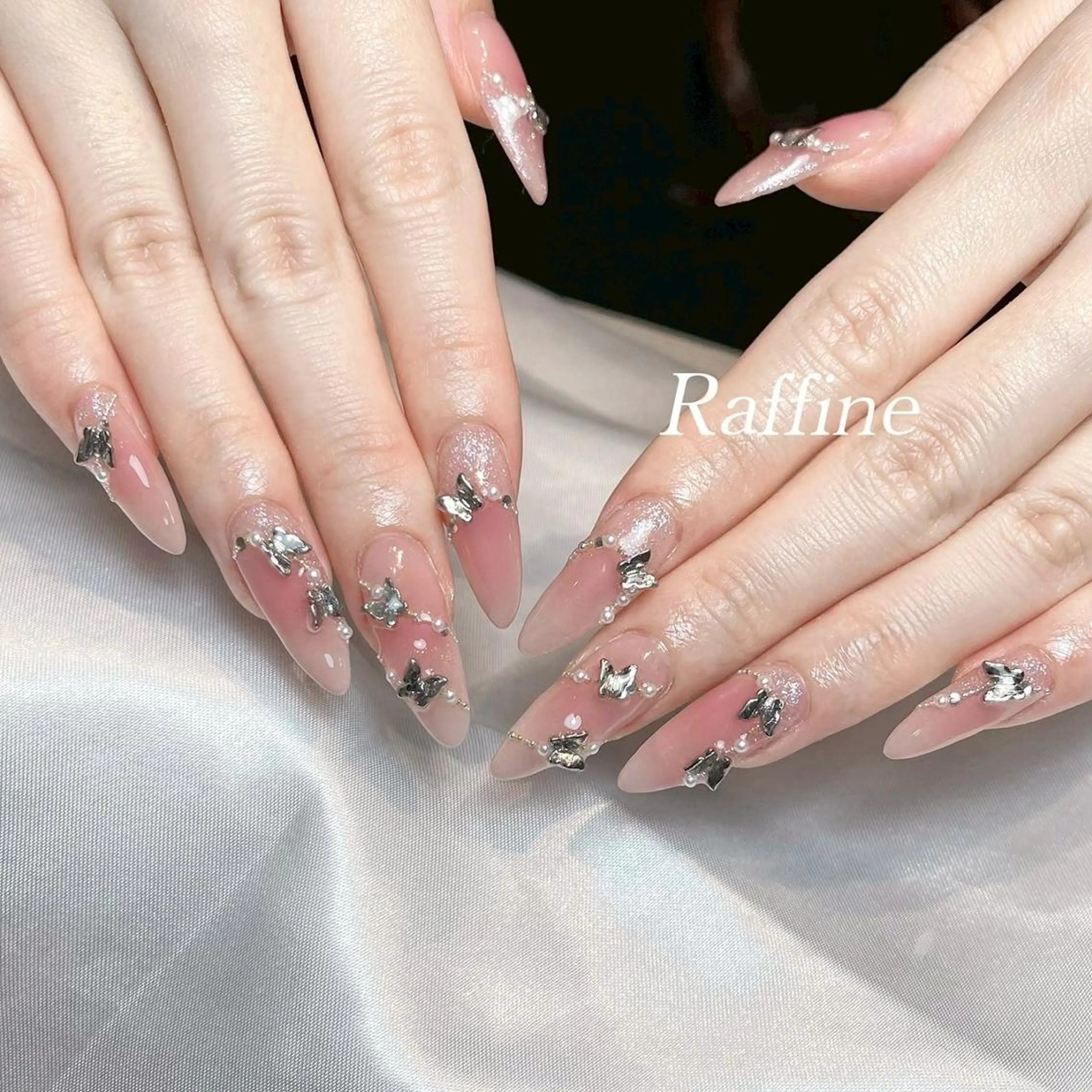 ネイル ハンドネイル フットネイル ハンドケア RAFFINE haru🦋🩵のネイルデザイン