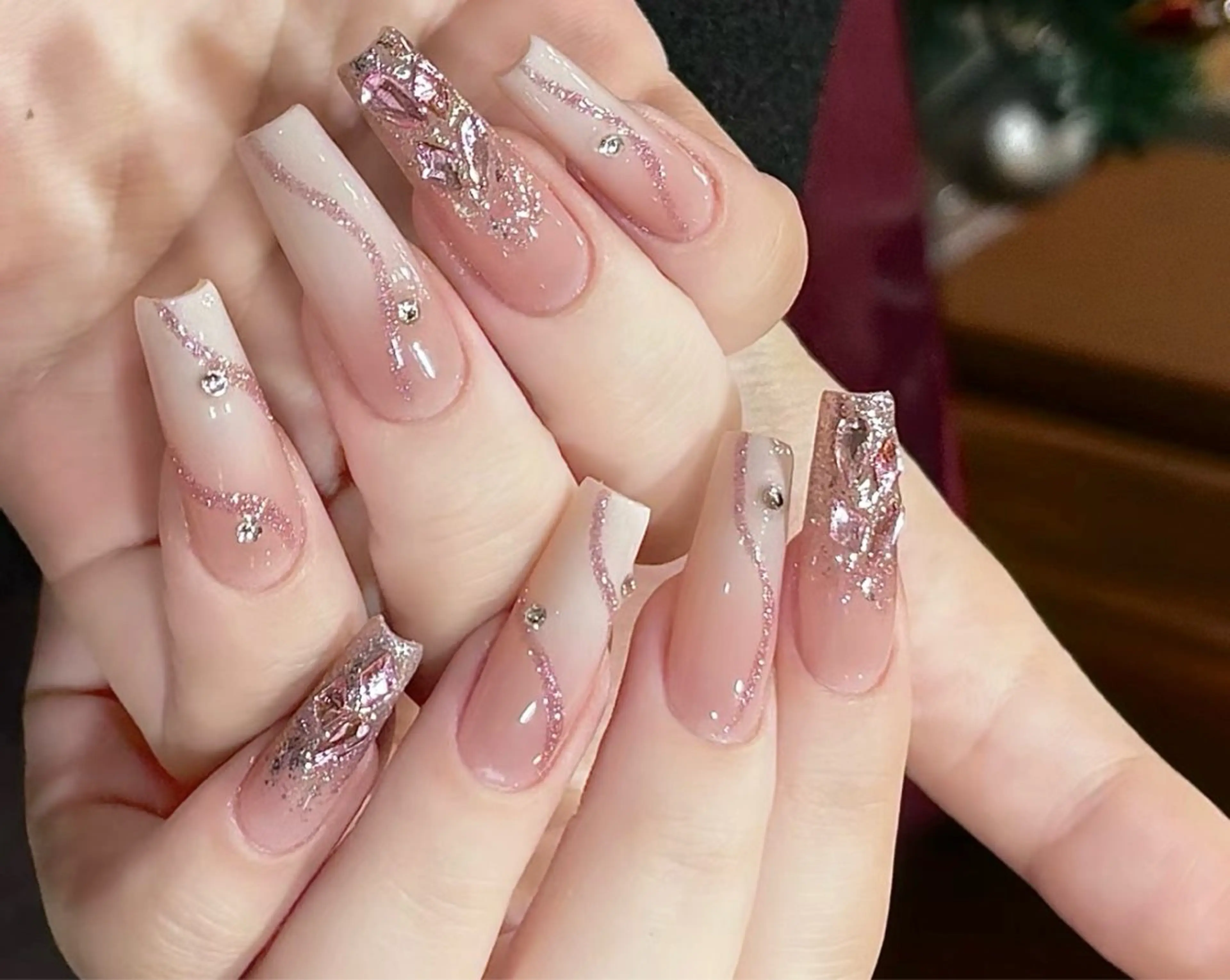 ネイル オーロラネイル フレンチネイル ジェルネイル ガラスフレンチ グラデーション ハンドネイル M🌷nail 長さだし専門店のネイルデザイン