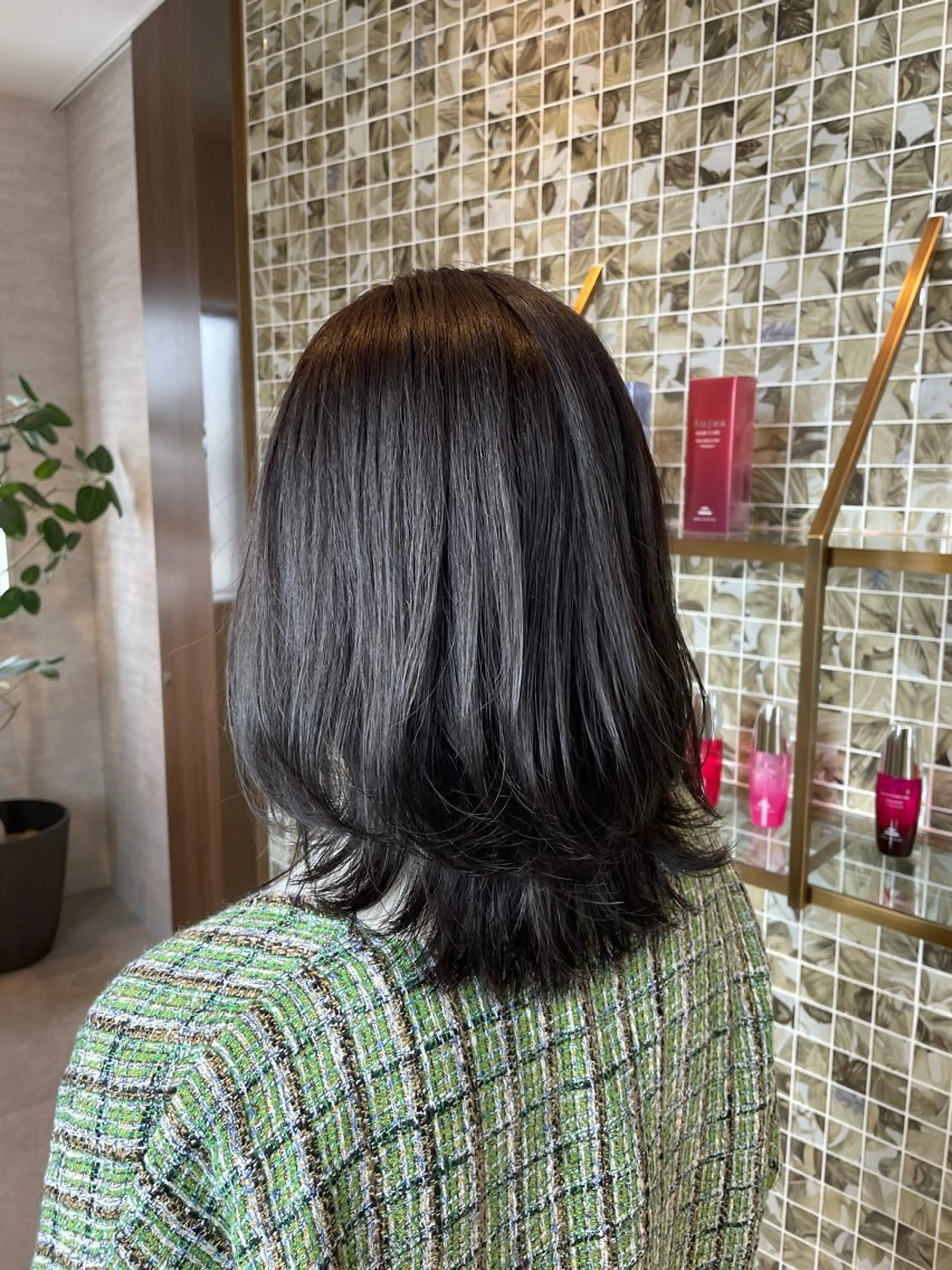 ミディアム アッシュ レイヤーカット 森 千風優のヘアスタイル