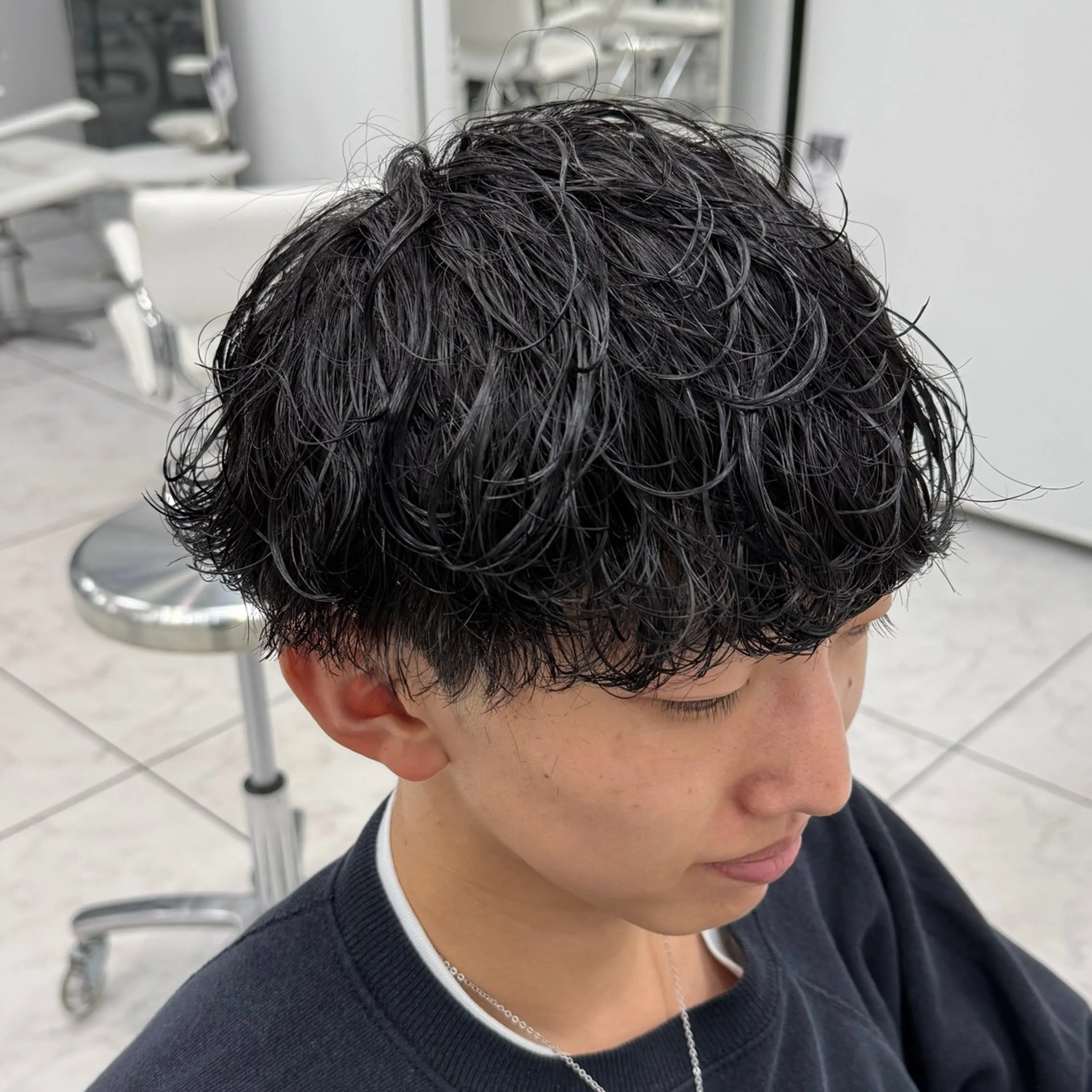 ショート カラー パーマ メンズ メンズパーマ 波巻きパーマ カット パーマ Ace men's salon 岡崎店所属・水谷 璃温のヘアスタイル