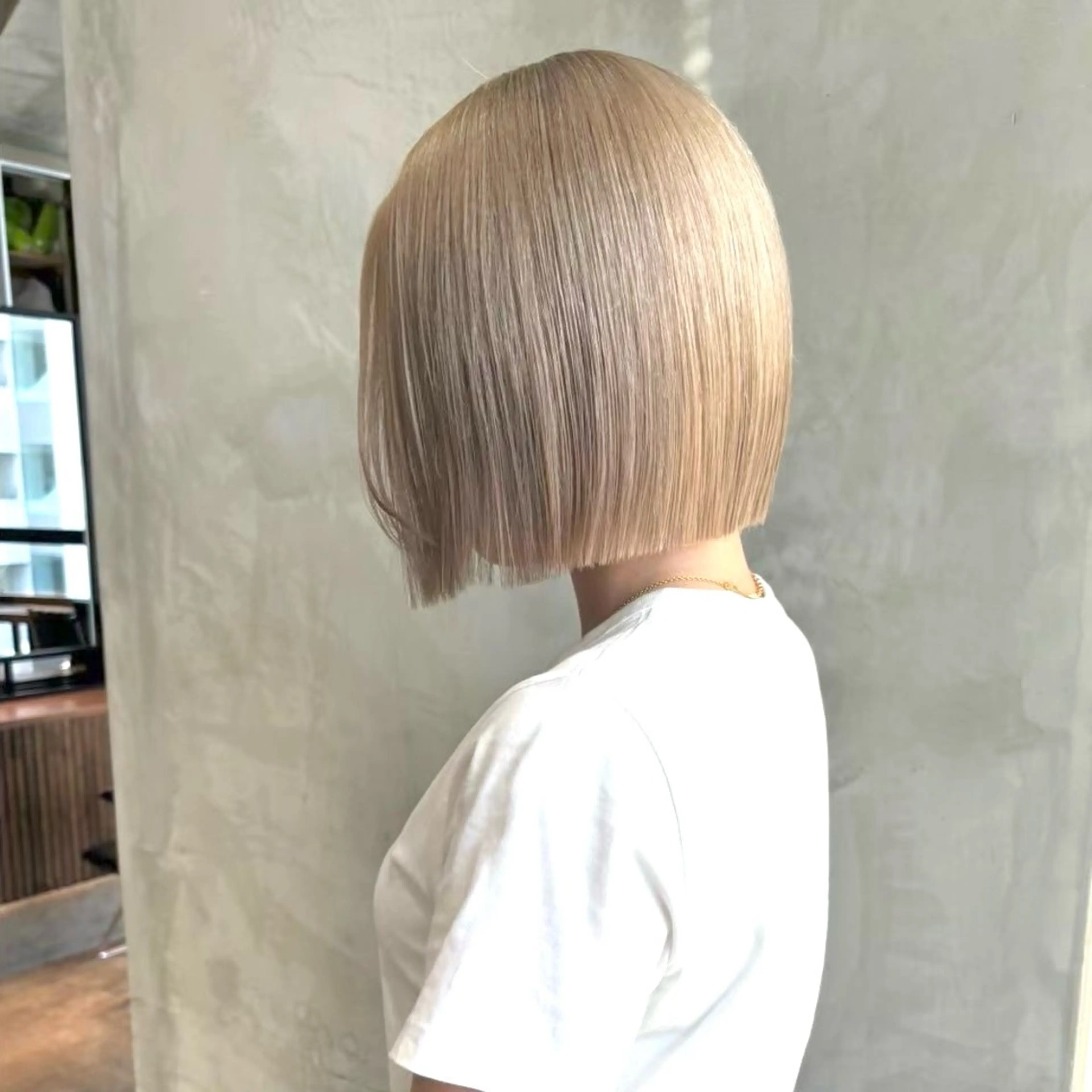 ミディアム カラー ボブレイヤー ハイトーンカラー ボブ レイヤーカット カット ヘアカラー 渋谷／タッセルボブ ／顔周り/加邊凌也のヘアスタイル