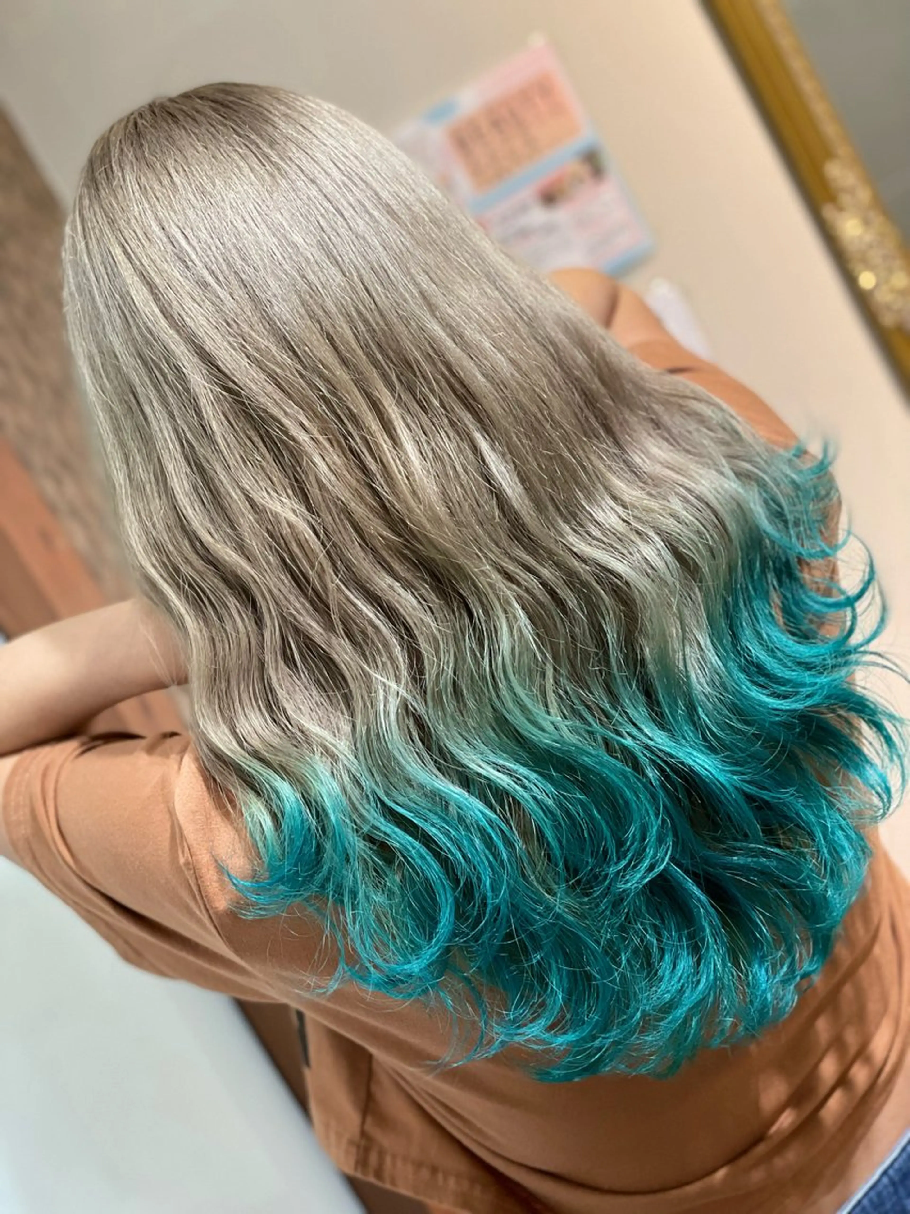 ロング カラー ヘアカラー トリートメント RINA .のヘアスタイル