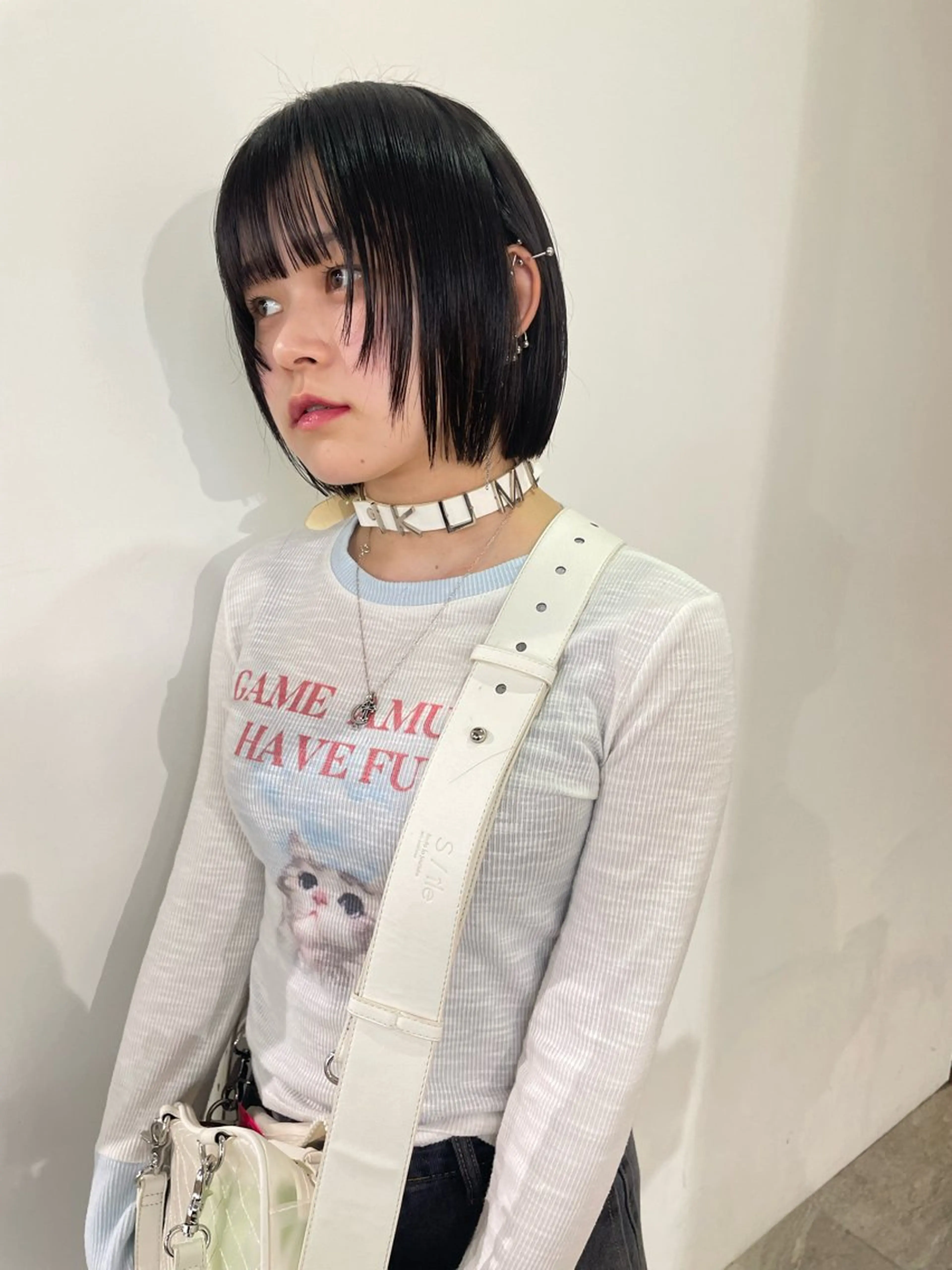 ショート カラー ボブレイヤー 黒髪 ブルーカラー ブルーブラック 透明感カラー カット ヘアカラー トリートメント MIU/ルーツカラー ボブ/顔周りレイヤーのヘアスタイル