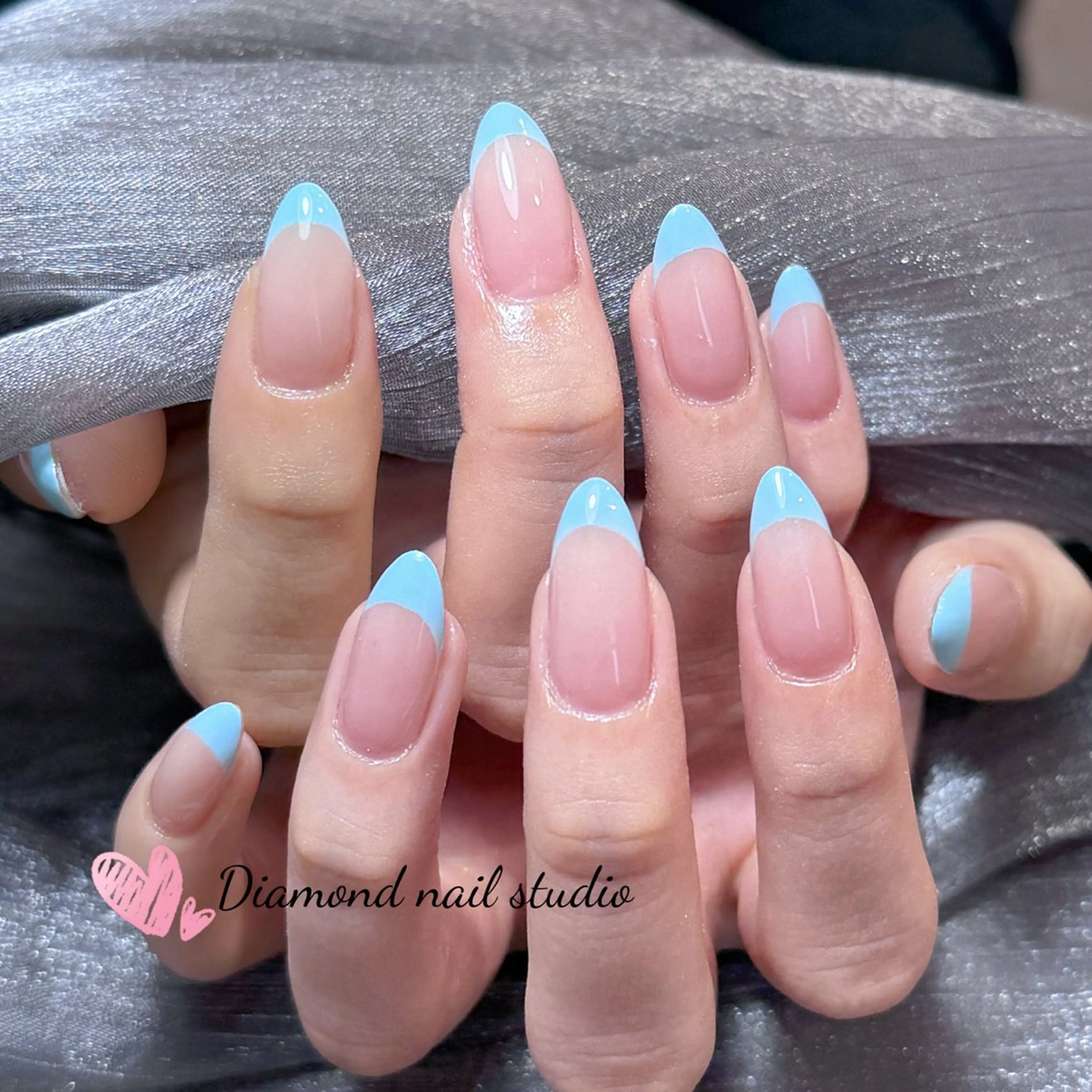 ネイル アートネイル オーロラネイル ガーリー キラキラネイル 韓国ネイル ハンドネイル ハンドケア Momo 🍓のネイルデザイン