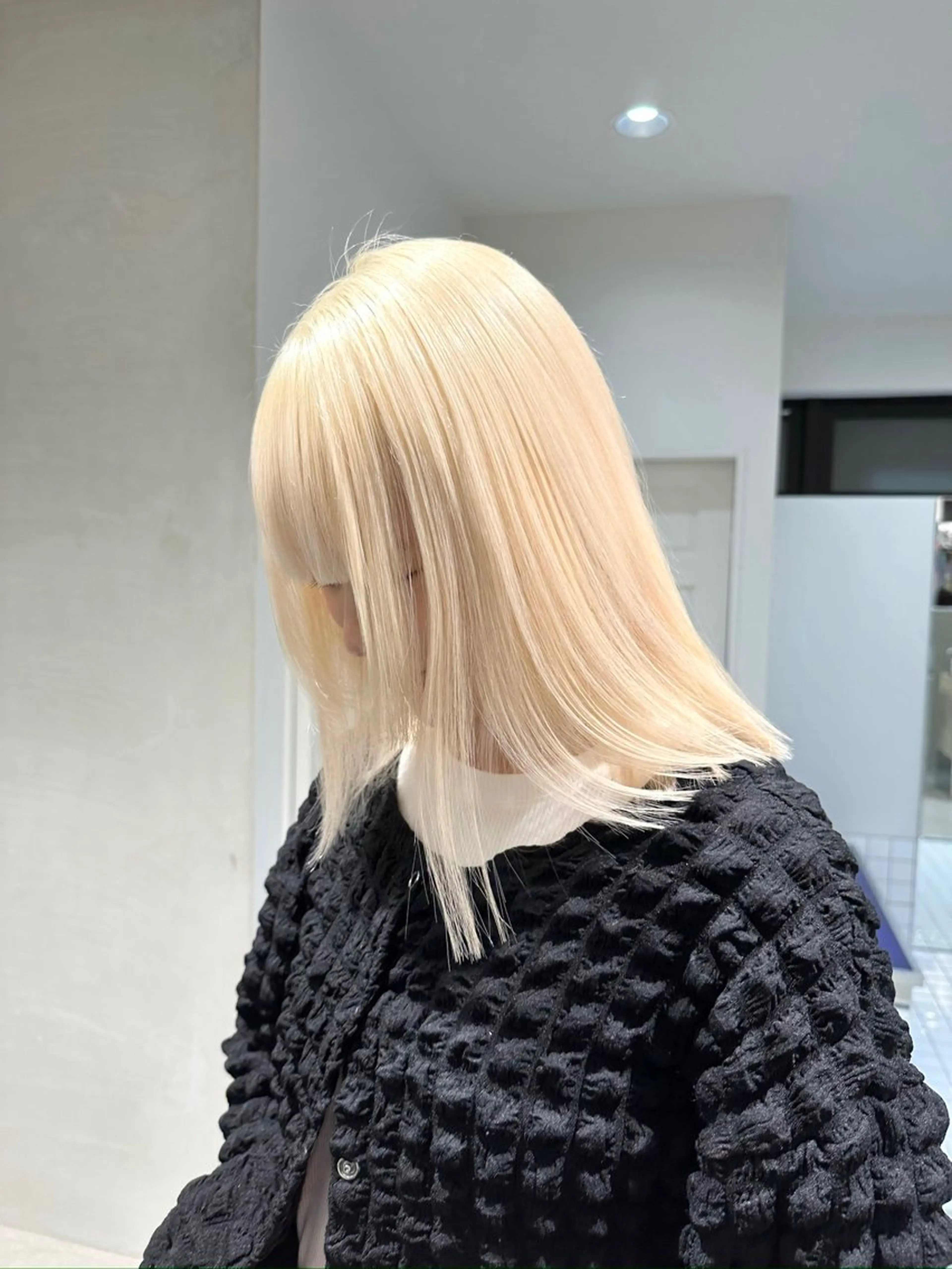 カラー ブロンド iris所属・漆崎 相美のヘアスタイル