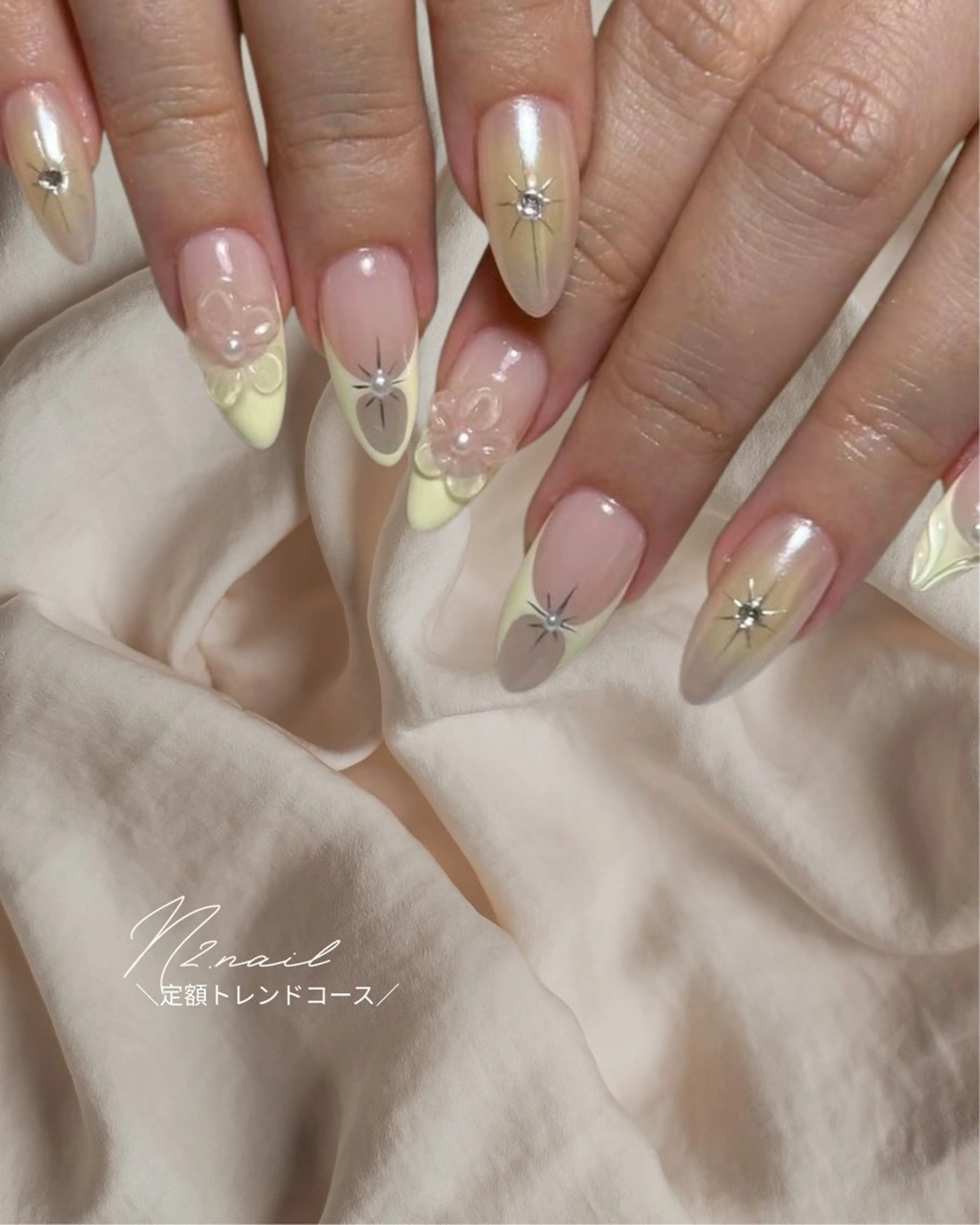ロング イエローカラー ハンドネイル N2.nail所属・N2 nailのネイルデザイン