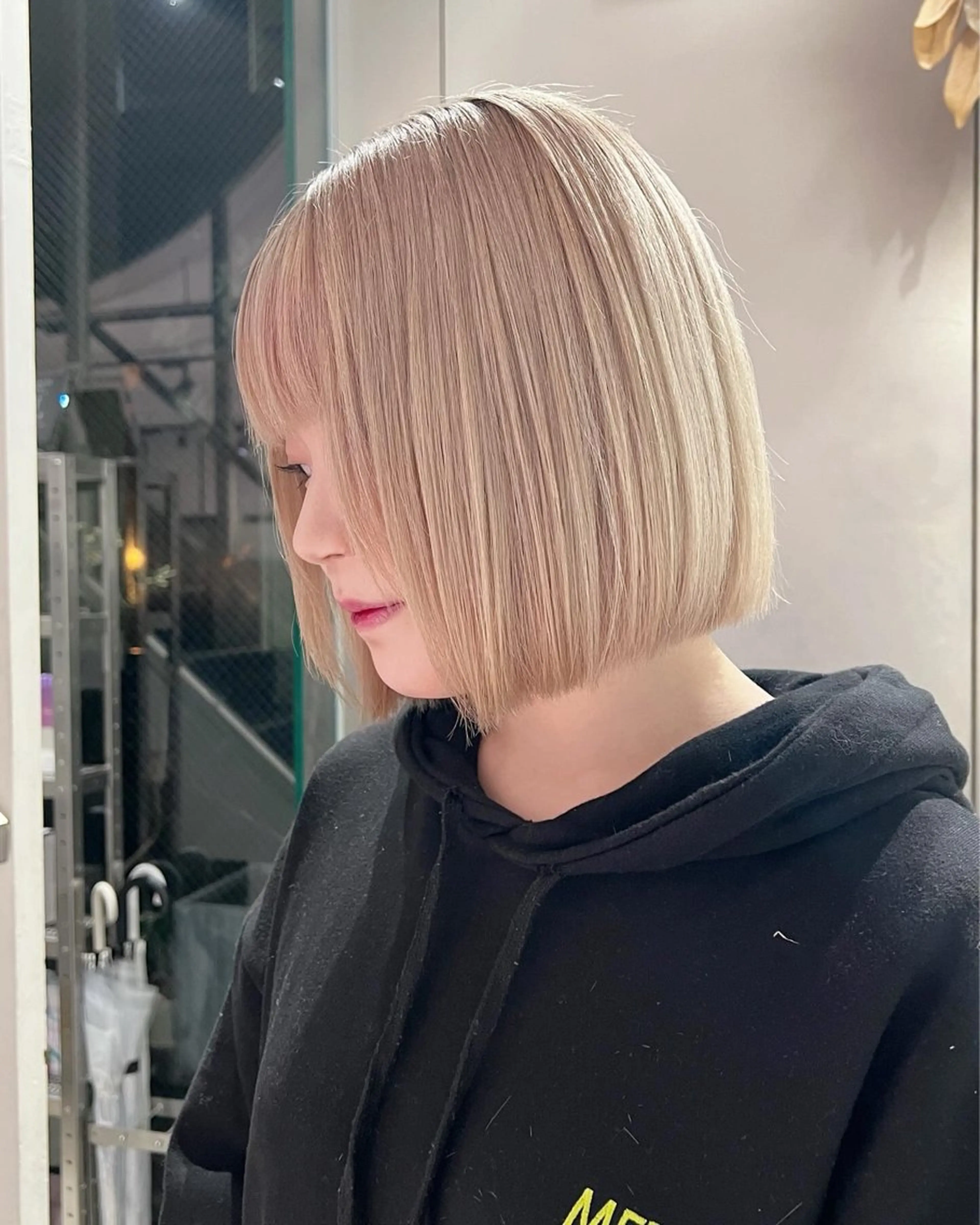 ショート カラー ショートボブ ブリーチ ブロンド ホワイトブロンド ボブ カット ヘアカラー トリートメント CHERIEブリーチ ダブルカラー　天神のヘアスタイル