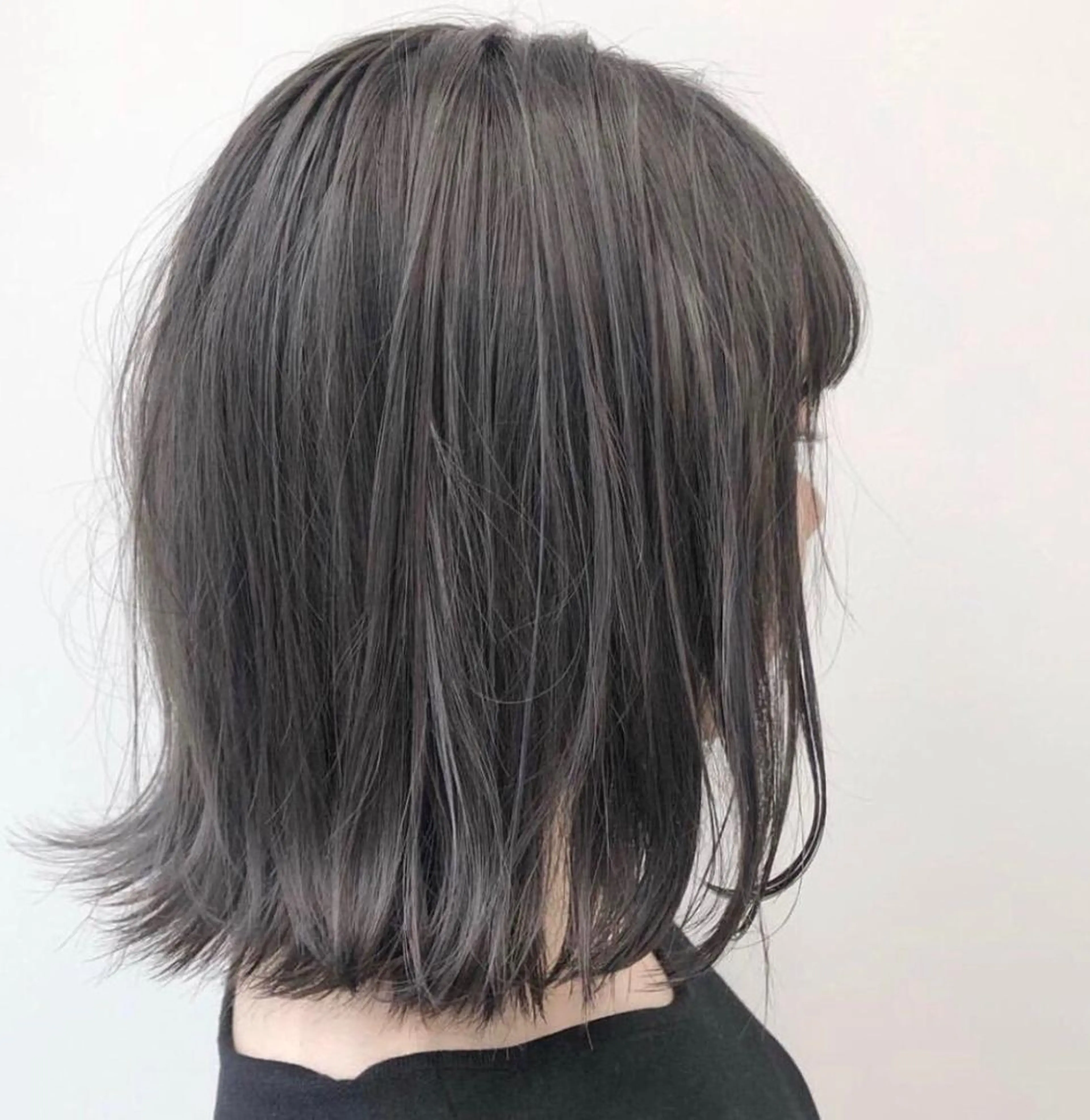 ミディアム カラー アッシュ アッシュグレー tomoka 推しカラーのヘアスタイル