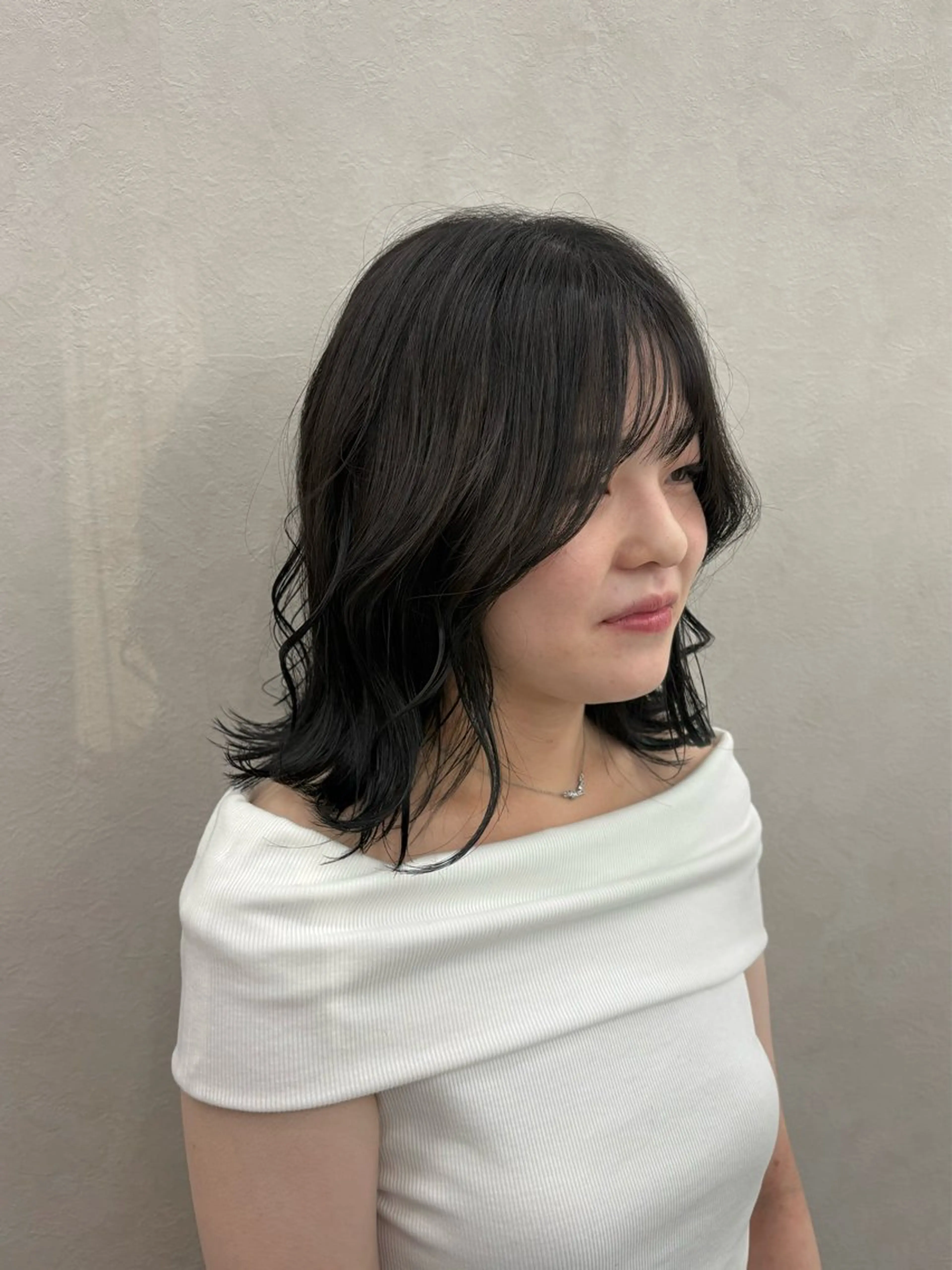 ミディアム カラー 黒髪 韓国風ヘア カット ヘアカラー トリートメント qumu 横浜所属・縮毛矯正/髪質改善 /似合わせカットのヘアスタイル