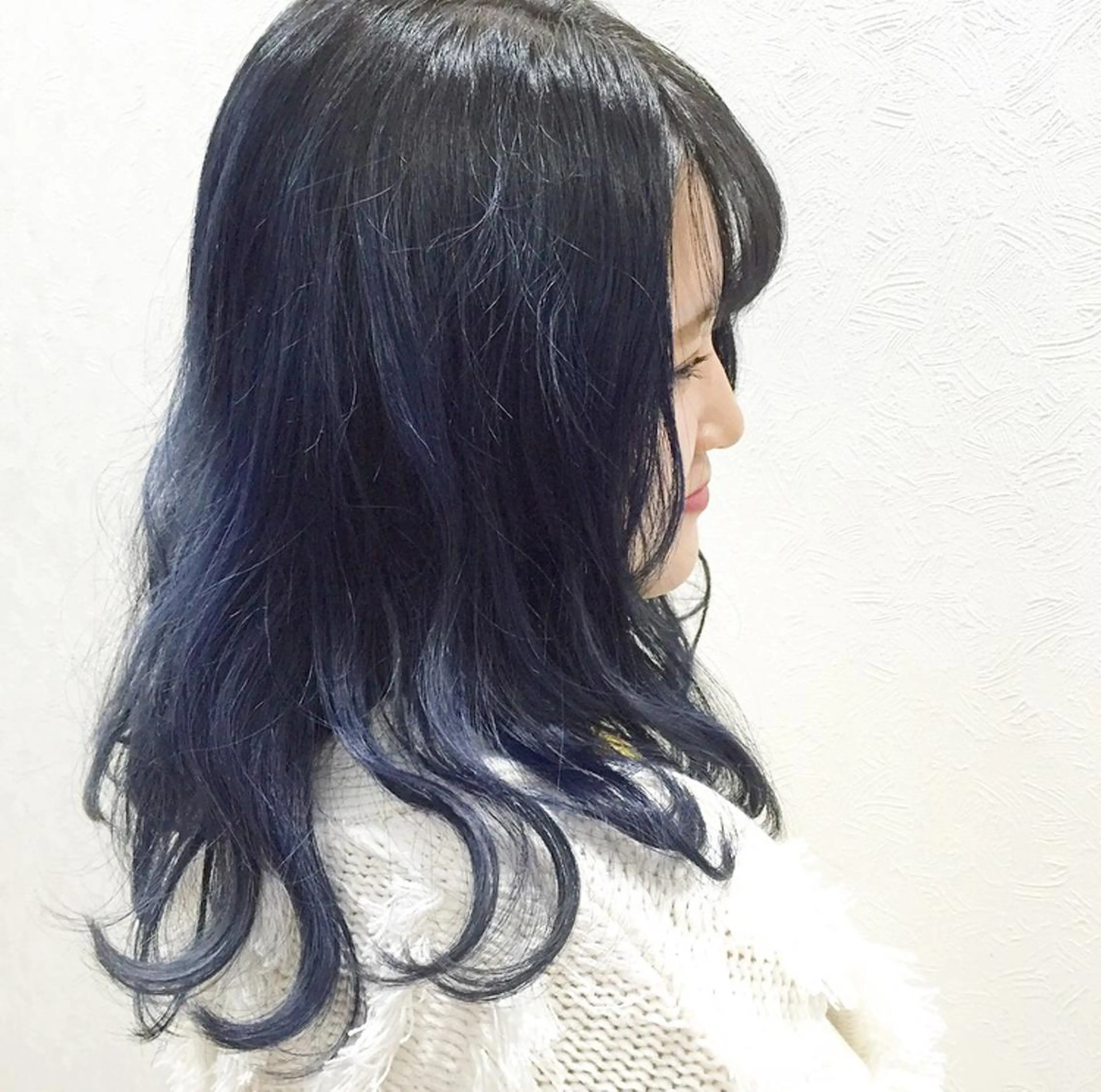 ミディアム カラー ネイビーカラー 岩田 萌那のヘアスタイル
