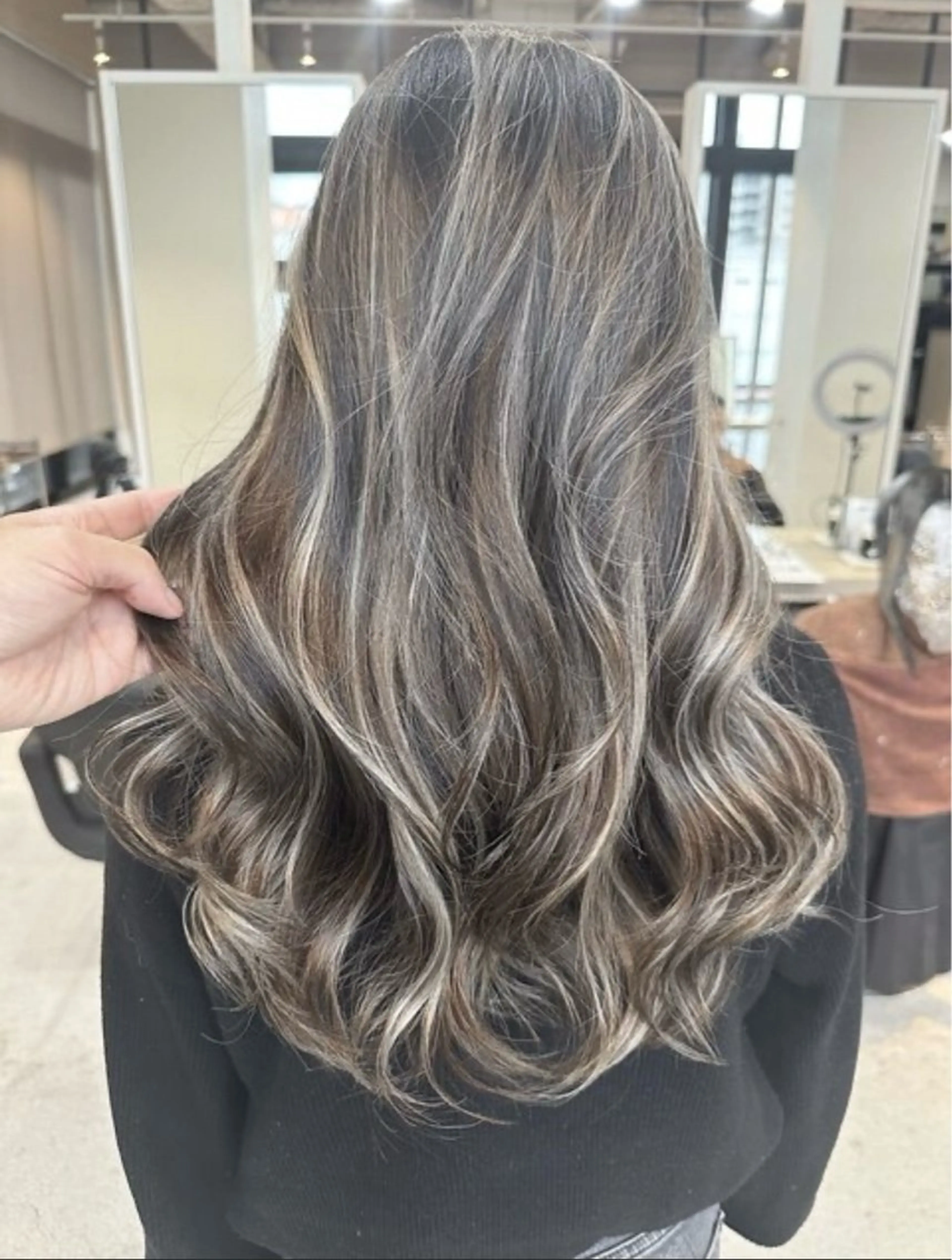 ロング ハイライト 'oli所属・難波'oli【オリ】 美容室のヘアスタイル