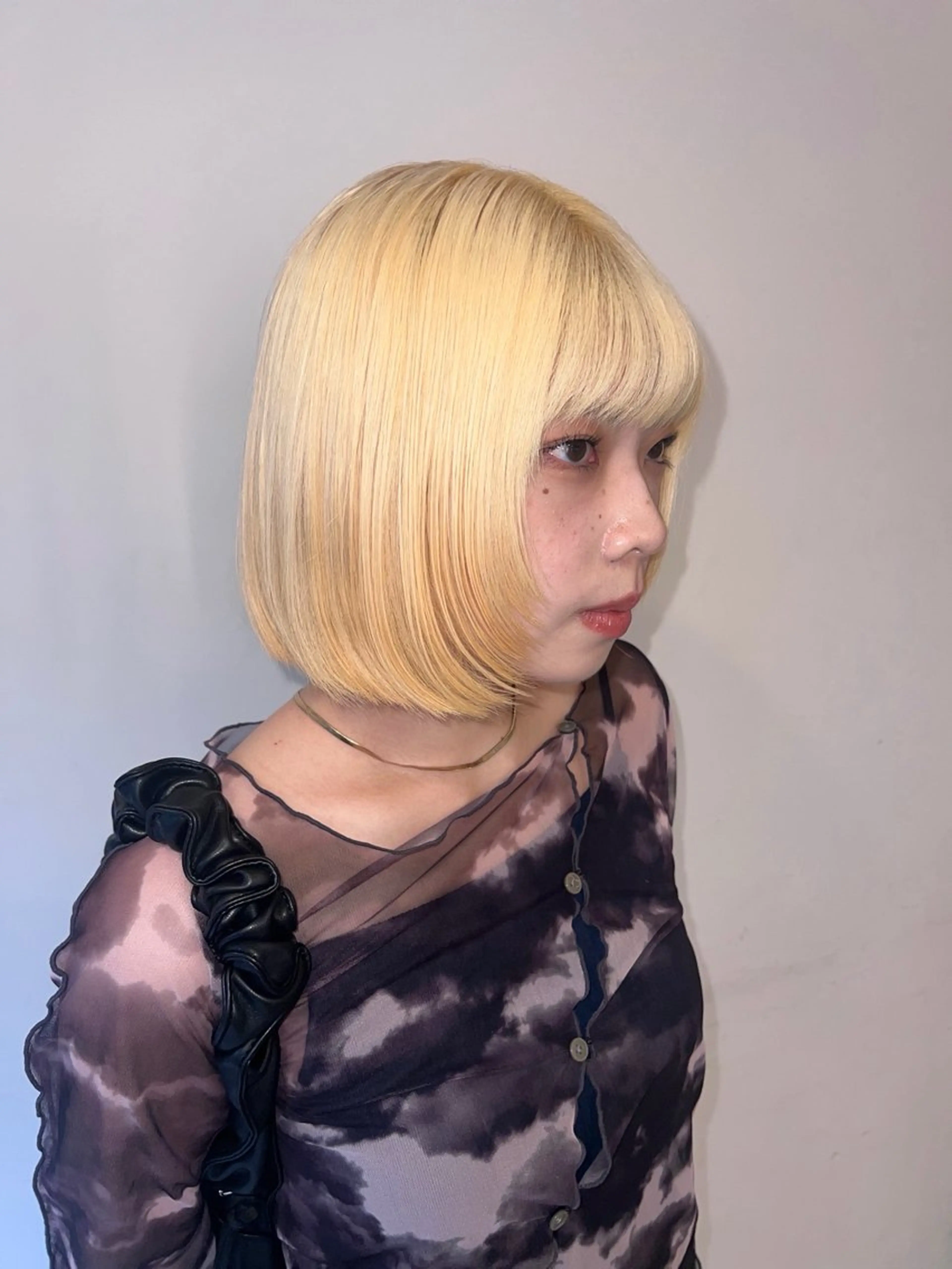 ショート 顔まわりレイヤー 顔周りカット レイヤーカット AIRA/ブリーチ ‪/透明感カラーのヘアスタイル