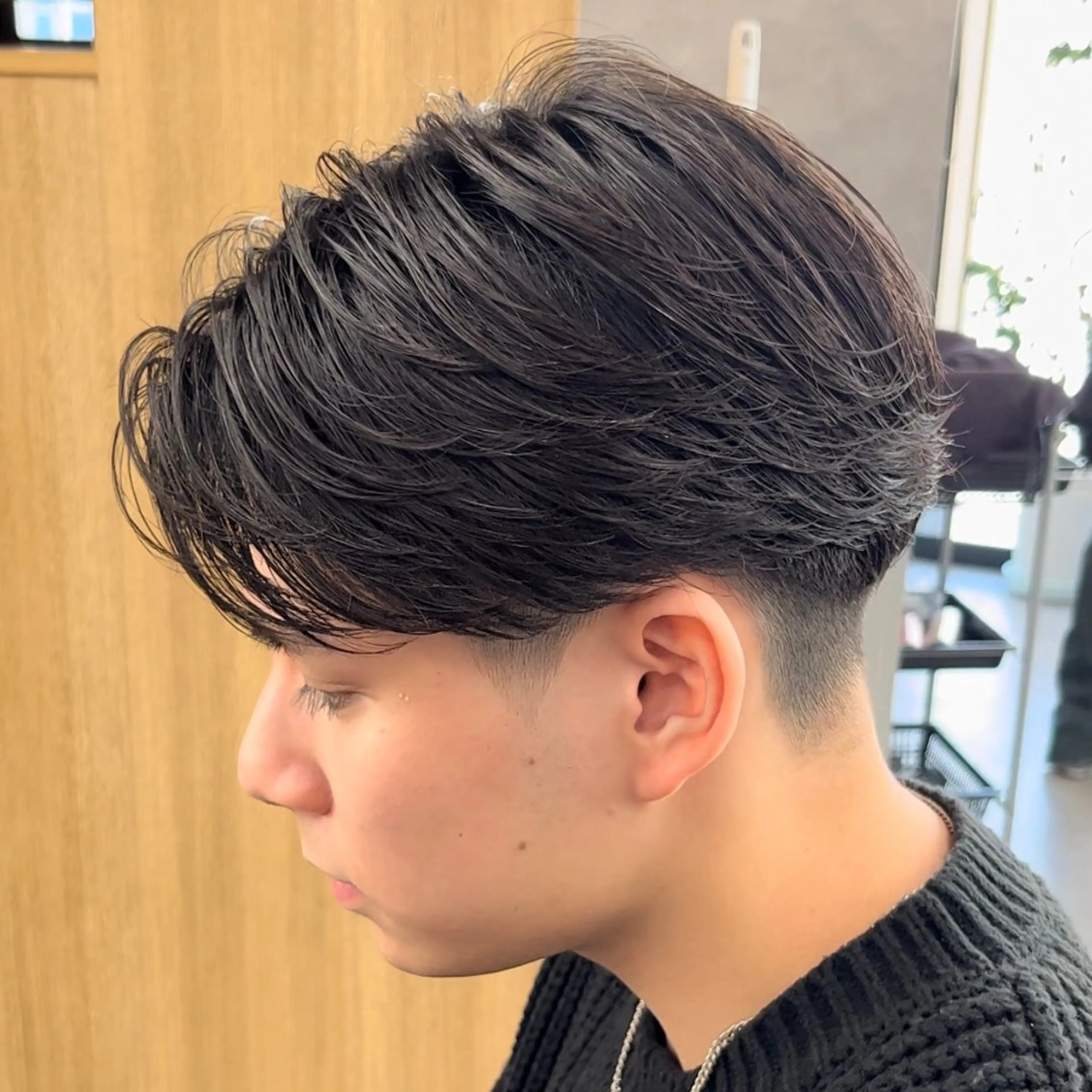ショート カラー パーマ メンズ メンズパーマ カット パーマ センターパート マスターかずまのヘアスタイル