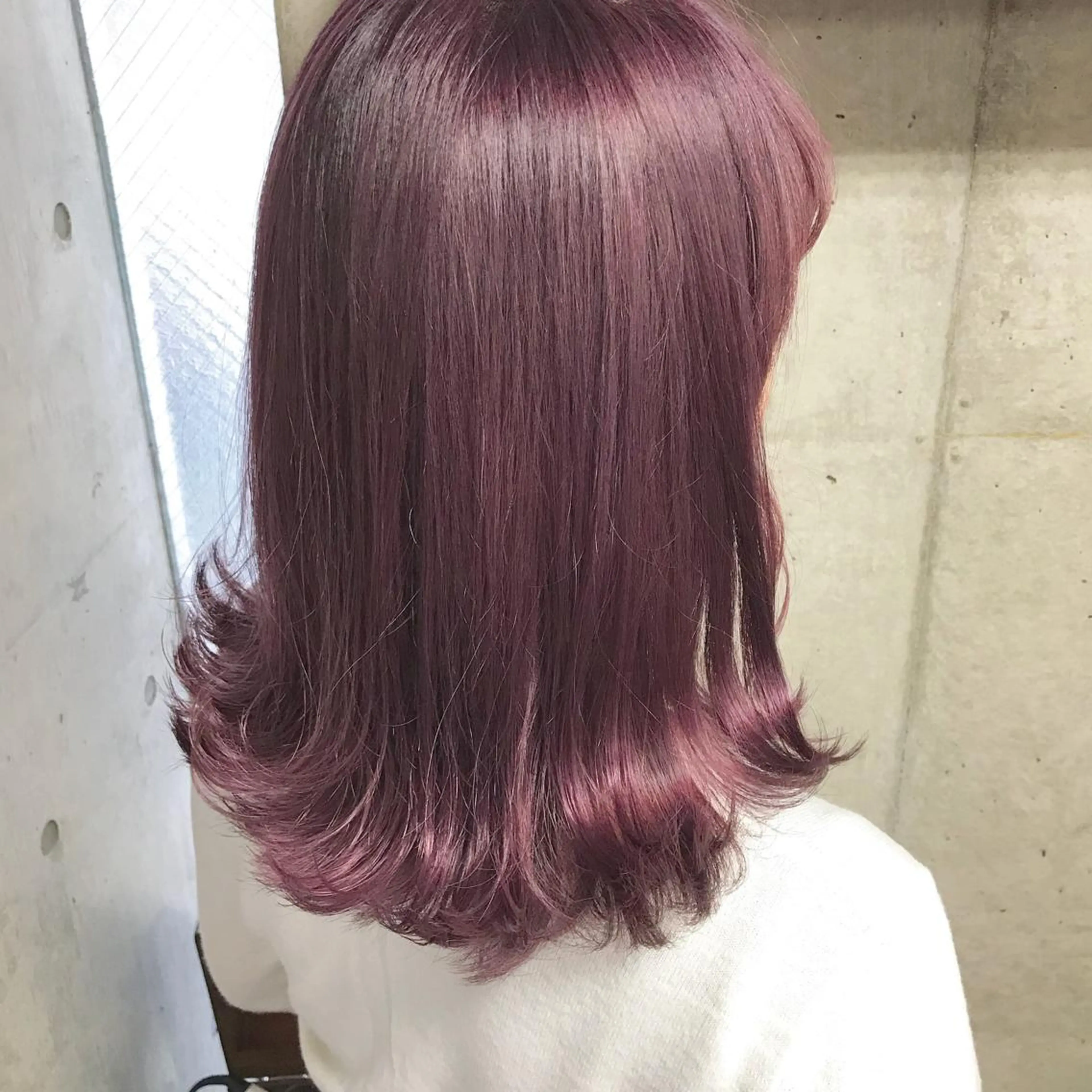 セミロング カラー ピンクカラー ピンクパープル パープルカラー カット トリートメント traceby8所属・traceby8 小濱彰太のヘアスタイル