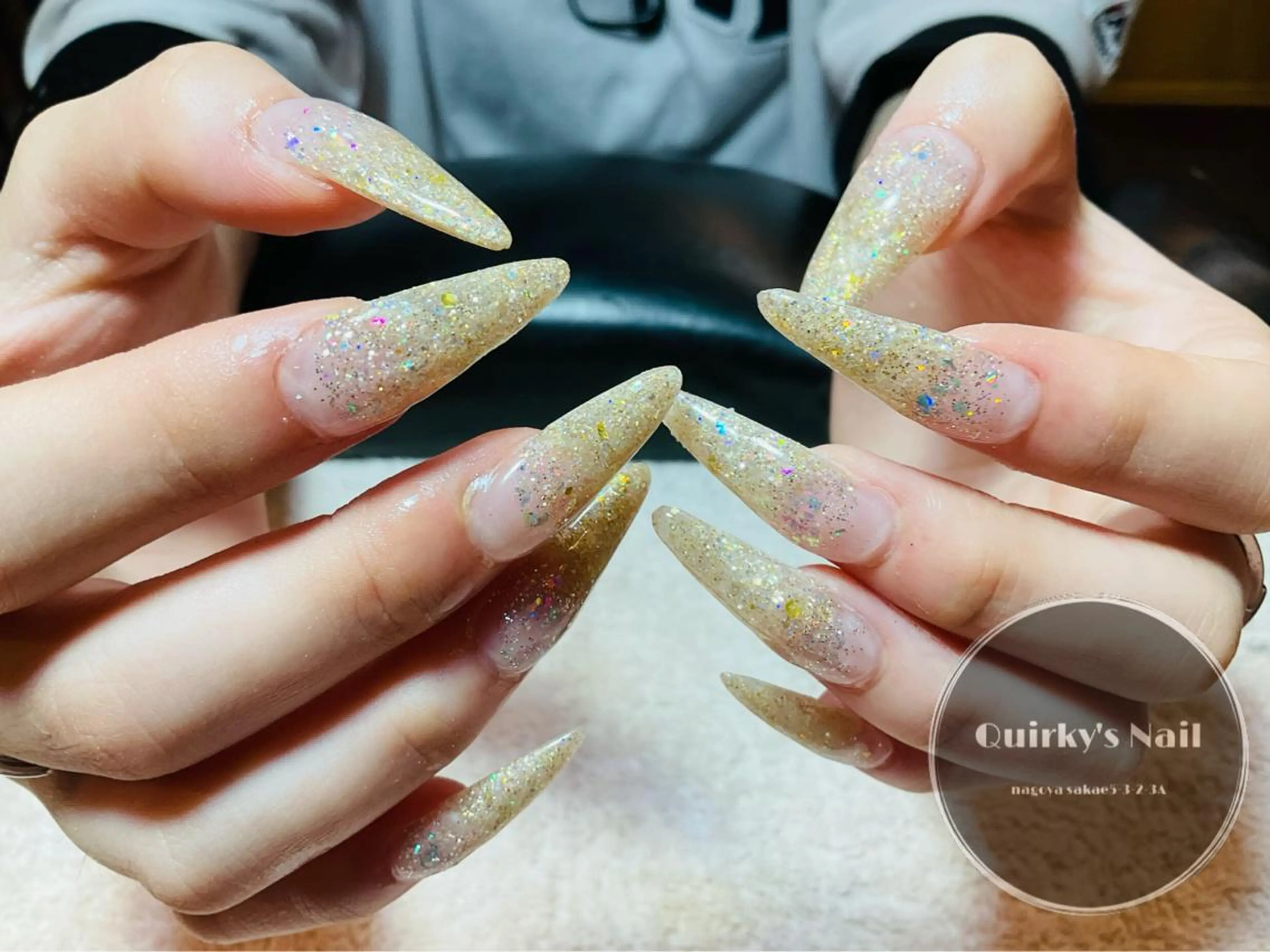 ネイル ゴールド グラデーション ラメ(グリッター) ラメグラデーション Quirky's Nail【栄店】のネイルデザイン
