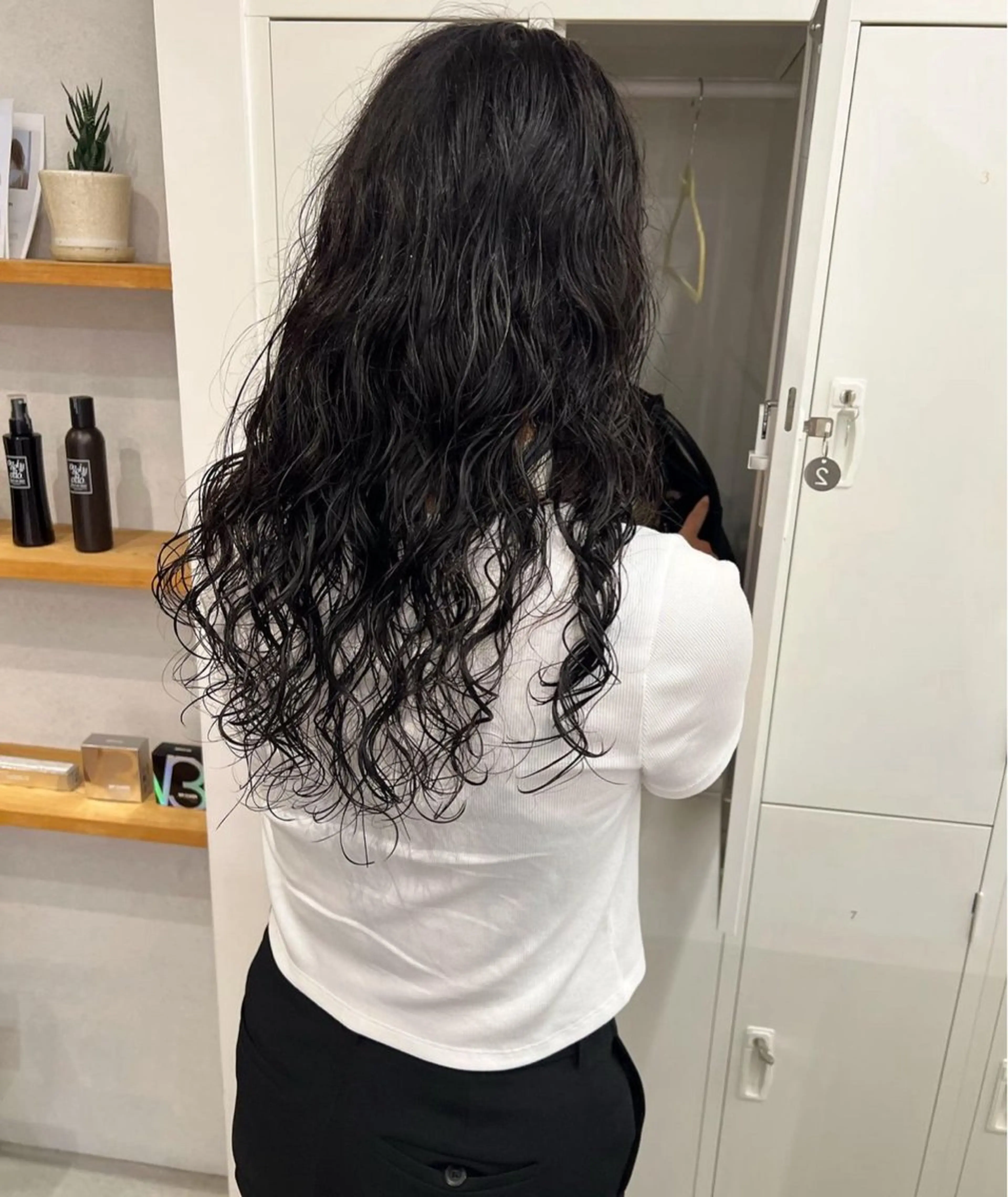 【10代後半​〜​20代】カット+ パーマ＋トリートメント👩🏽‍🦱🩶の写真