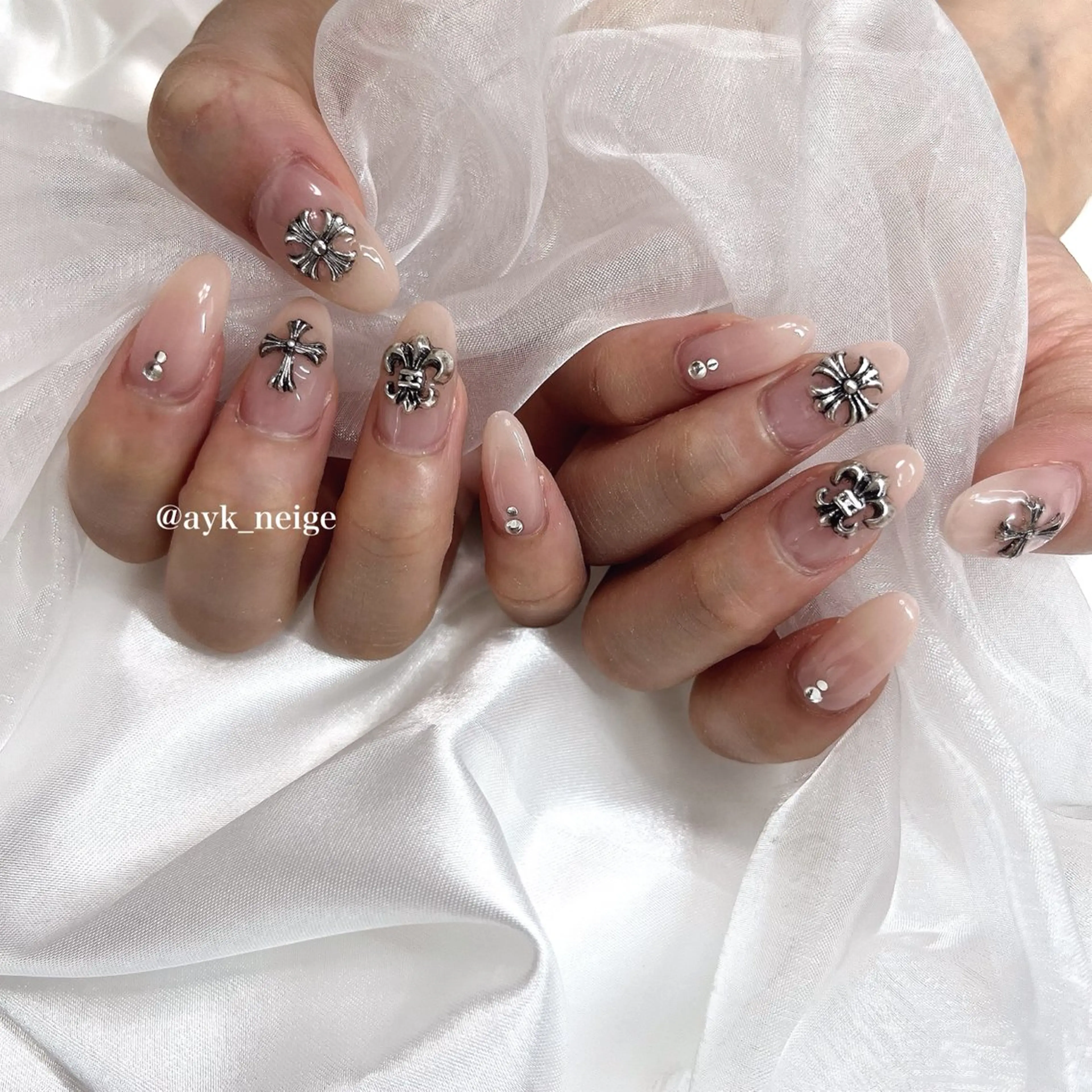 ネイル フットネイル フレンチネイル キラキラネイル 韓国ネイル マグネットネイル n'eige nail所属・大谷 綾香のネイルデザイン