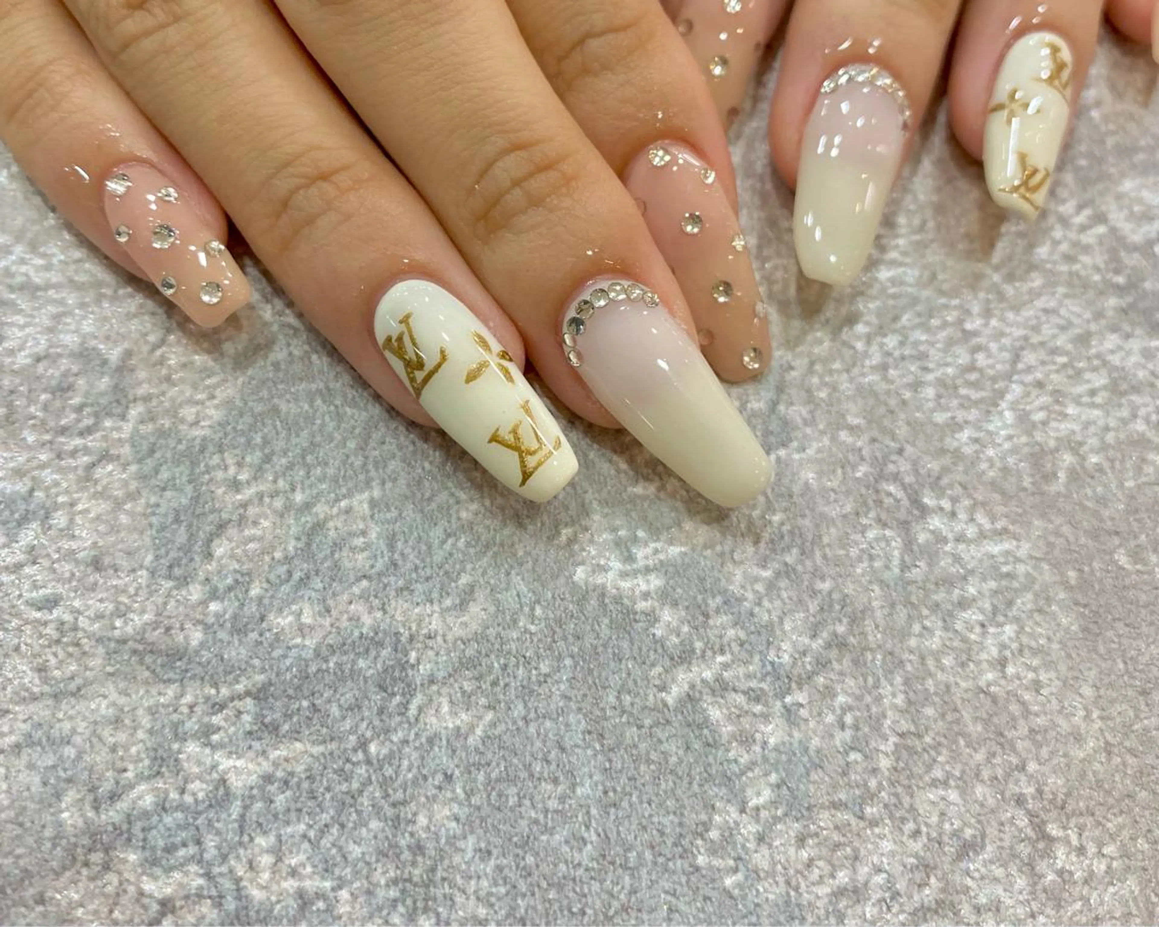 ネイル アートネイル 安藤 彩乃のネイルデザイン