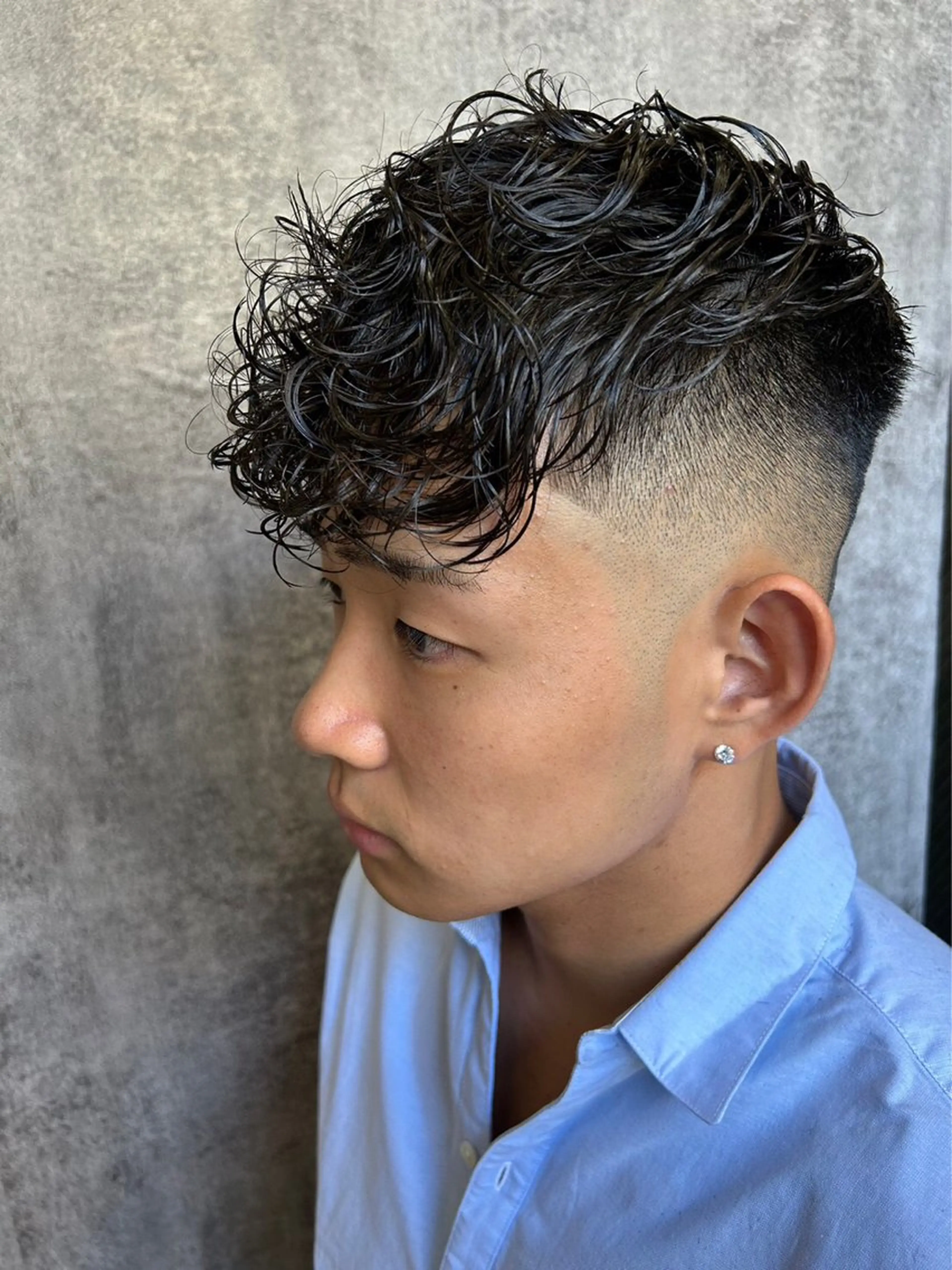 ミディアム パーマ メンズ フェードカット スキンフェード スペインカール lana hair 新宿/髪質改善のヘアスタイル