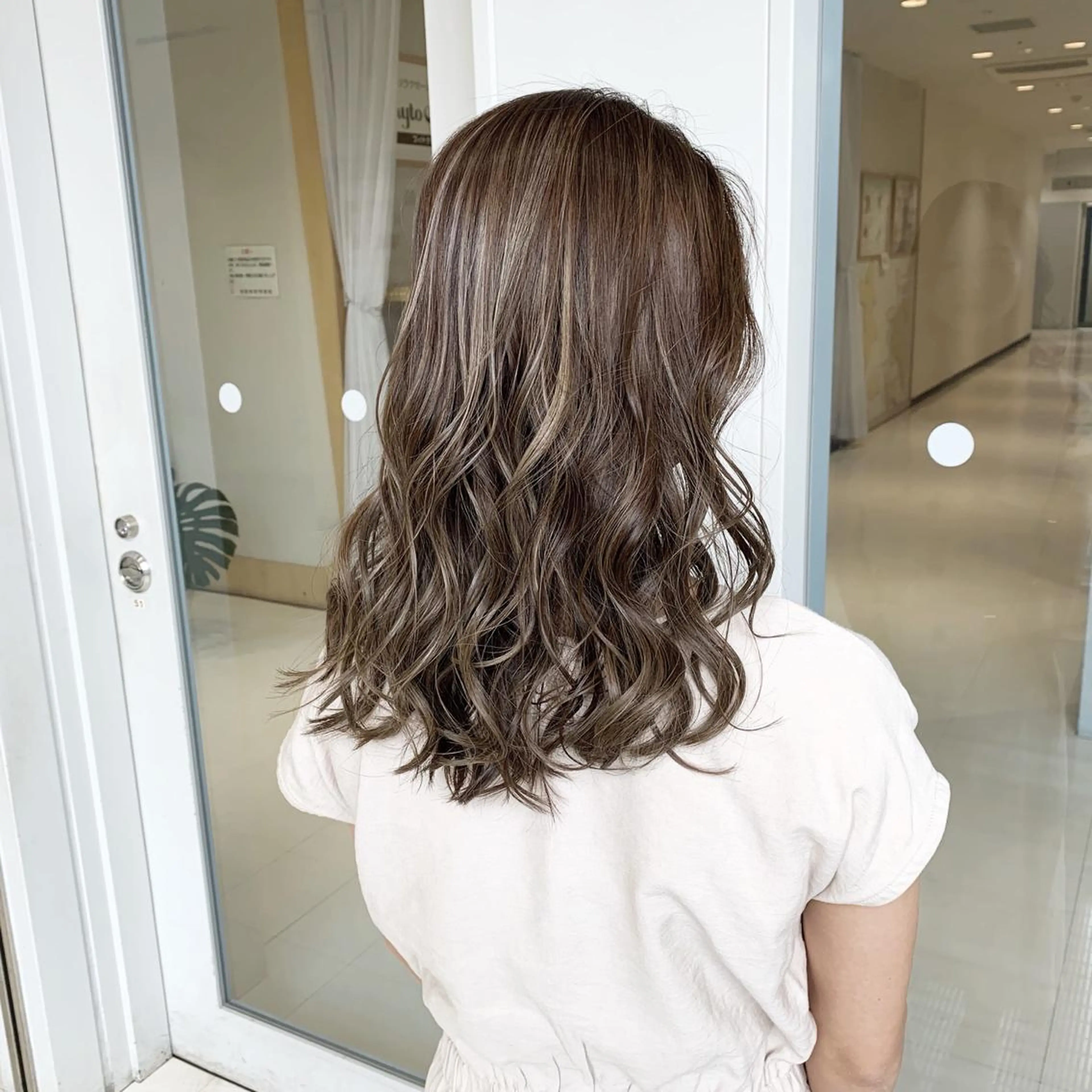 ロング カラー ヘアアレンジ グレージュ ハイライトカラー ハイライト TATSUYA アートディレクターのヘアスタイル