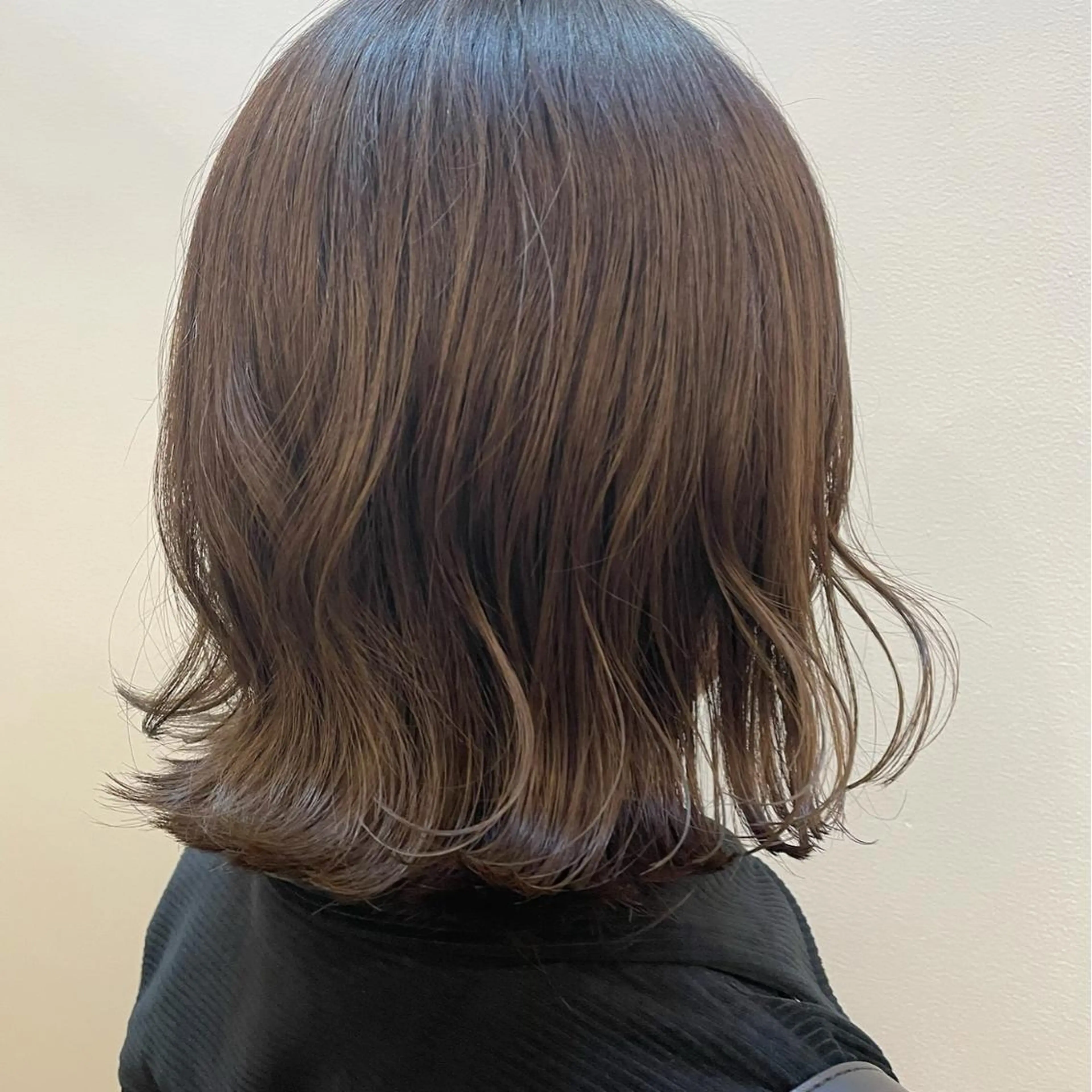 ショート カラー 坂田 友梨奈のヘアスタイル