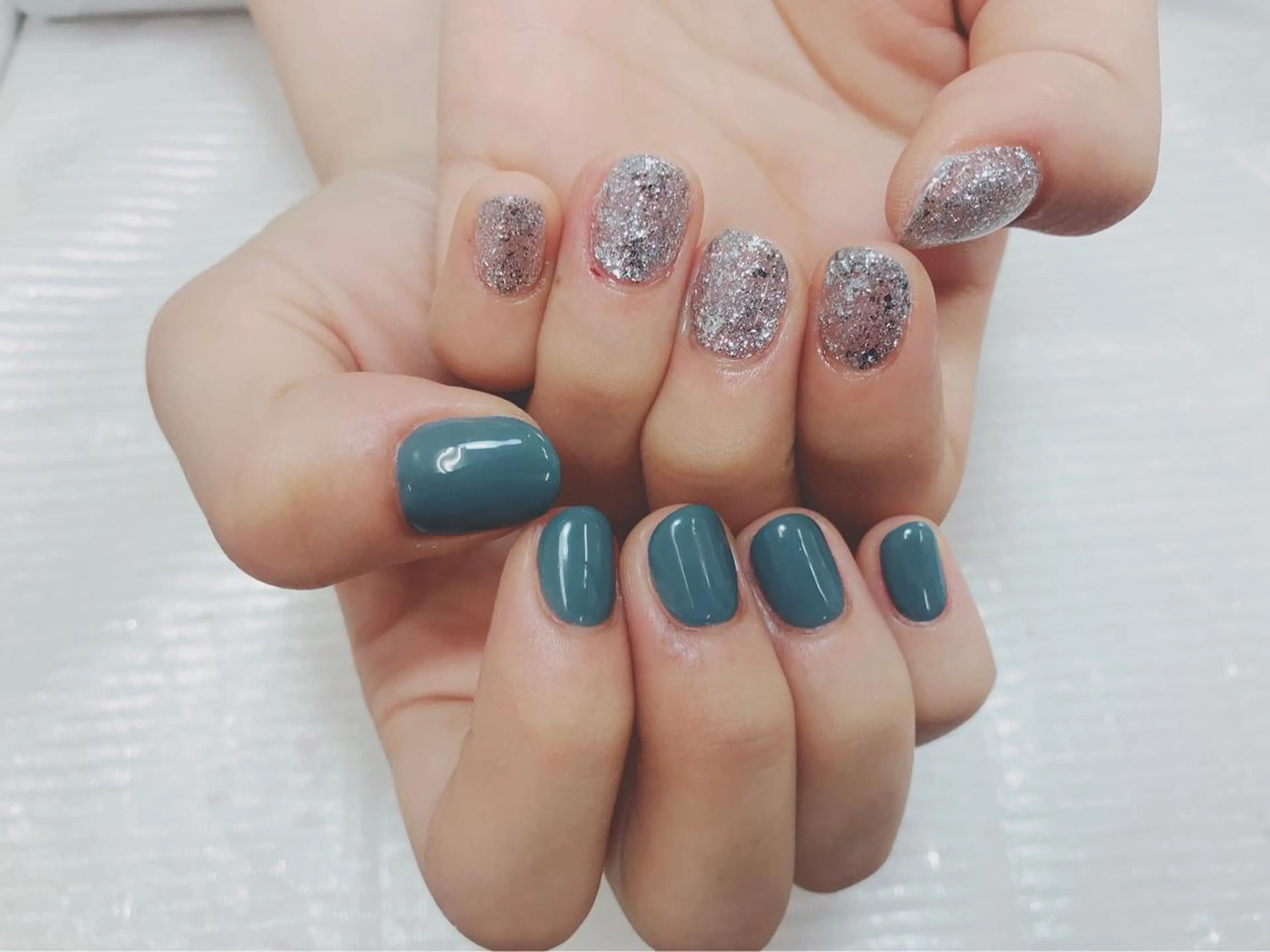 ネイル ブルー ラメ(グリッター) 渋谷FREEVE所属・MAXKELLY miku☺︎のネイルデザイン