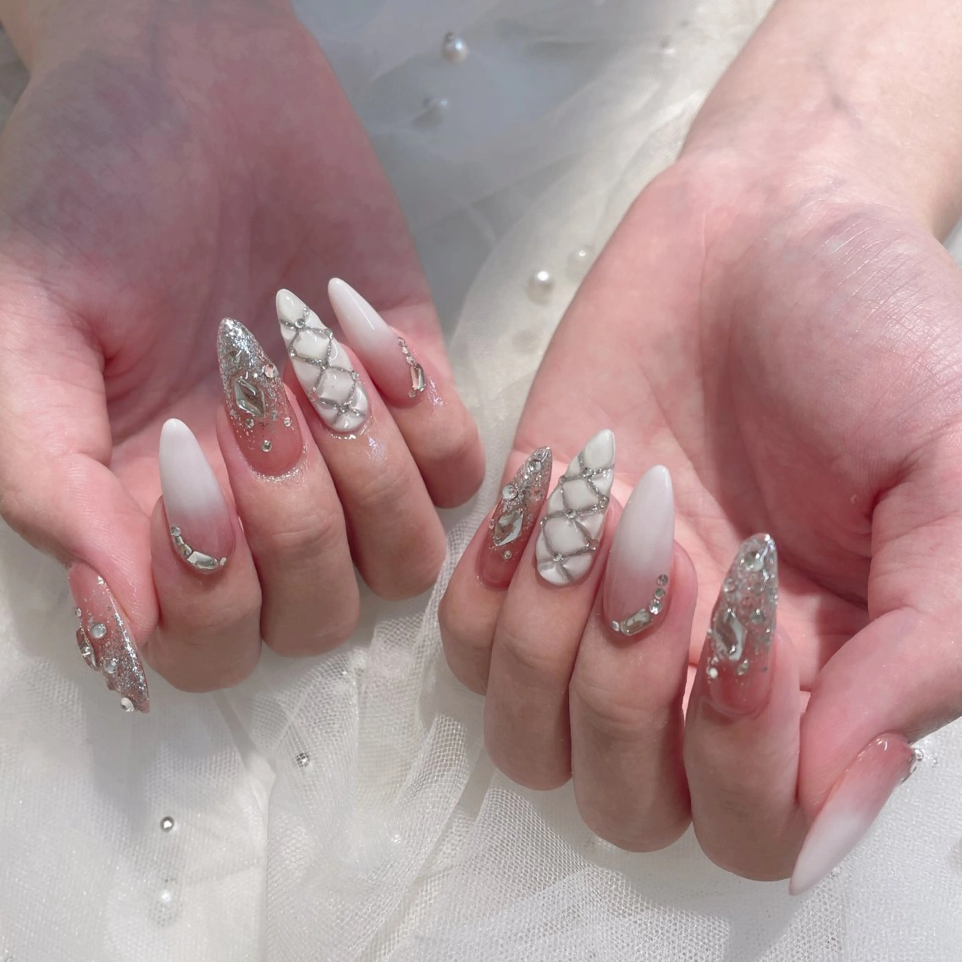 ネイル フレンチネイル ジェルネイル ガーリー グラデーション キラキラネイル Liora ネイルサロン所属・Liora nail salonのネイルデザイン
