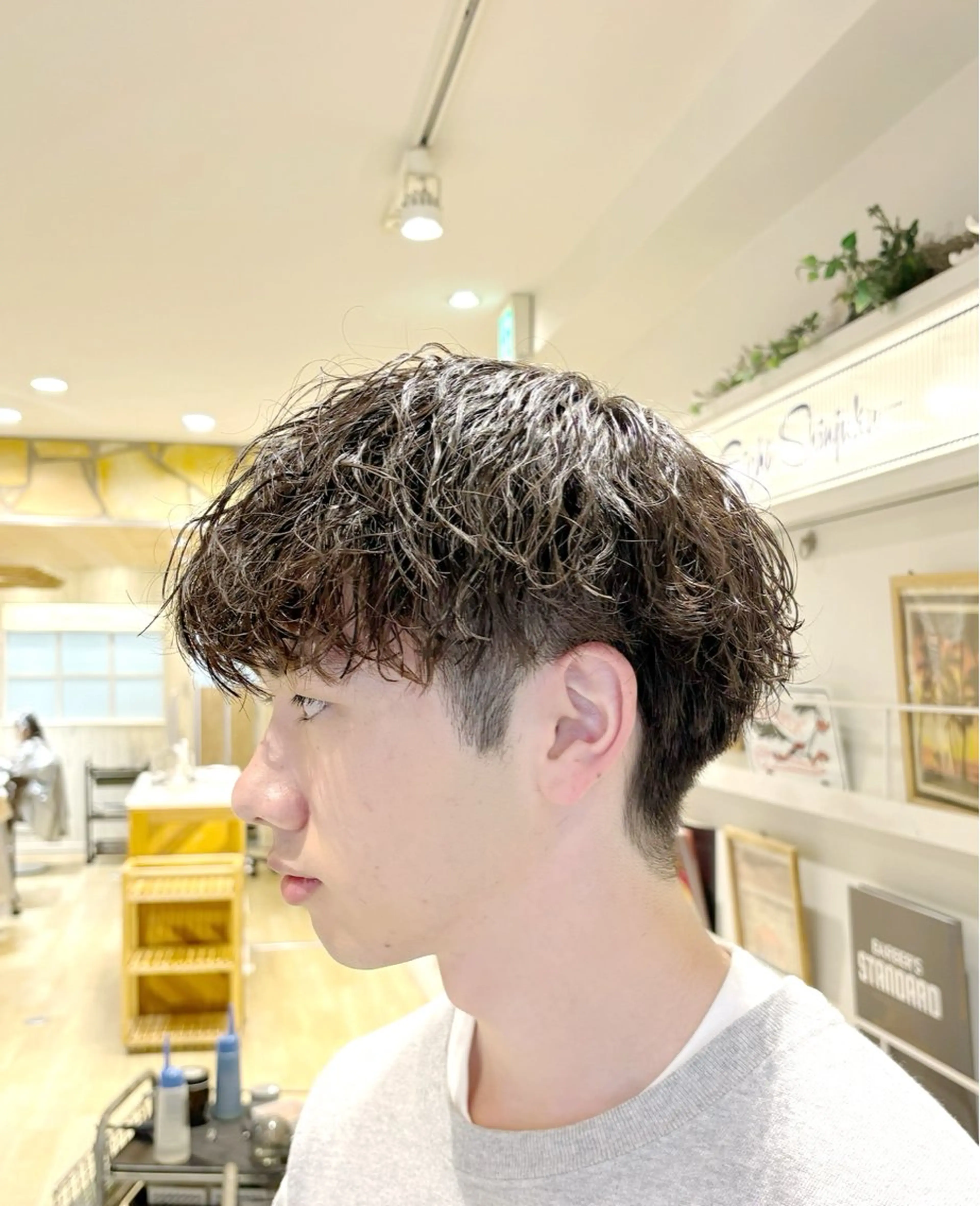 ショート パーマ メンズ メンズパーマ メンズツイストパーマ ツイストパーマ カット パーマ 新宿 新井彩斗のヘアスタイル