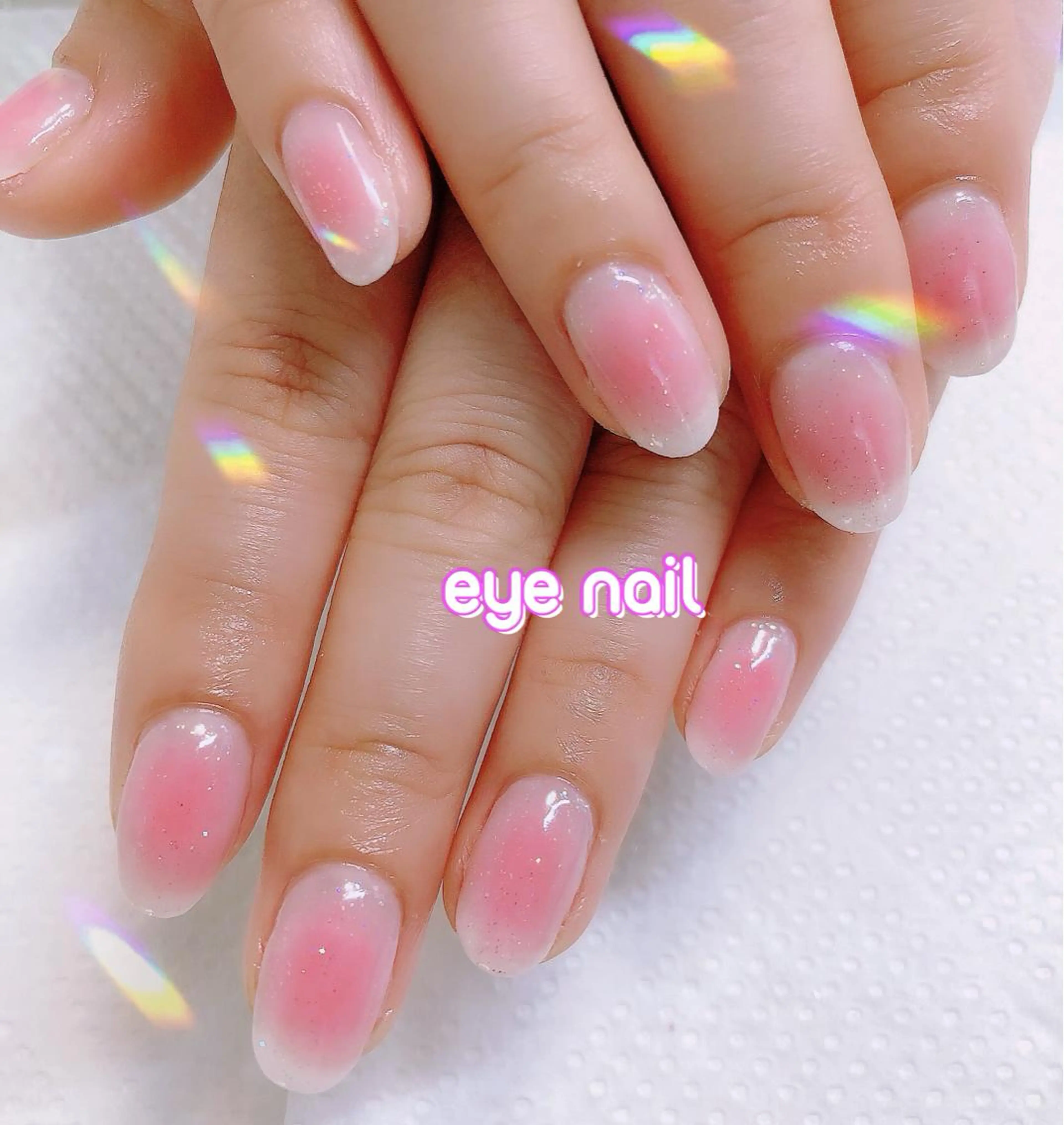ネイル チークネイル ラメ(グリッター) オフィスネイル ホワイト ハンドネイル Eye nailのネイルデザイン