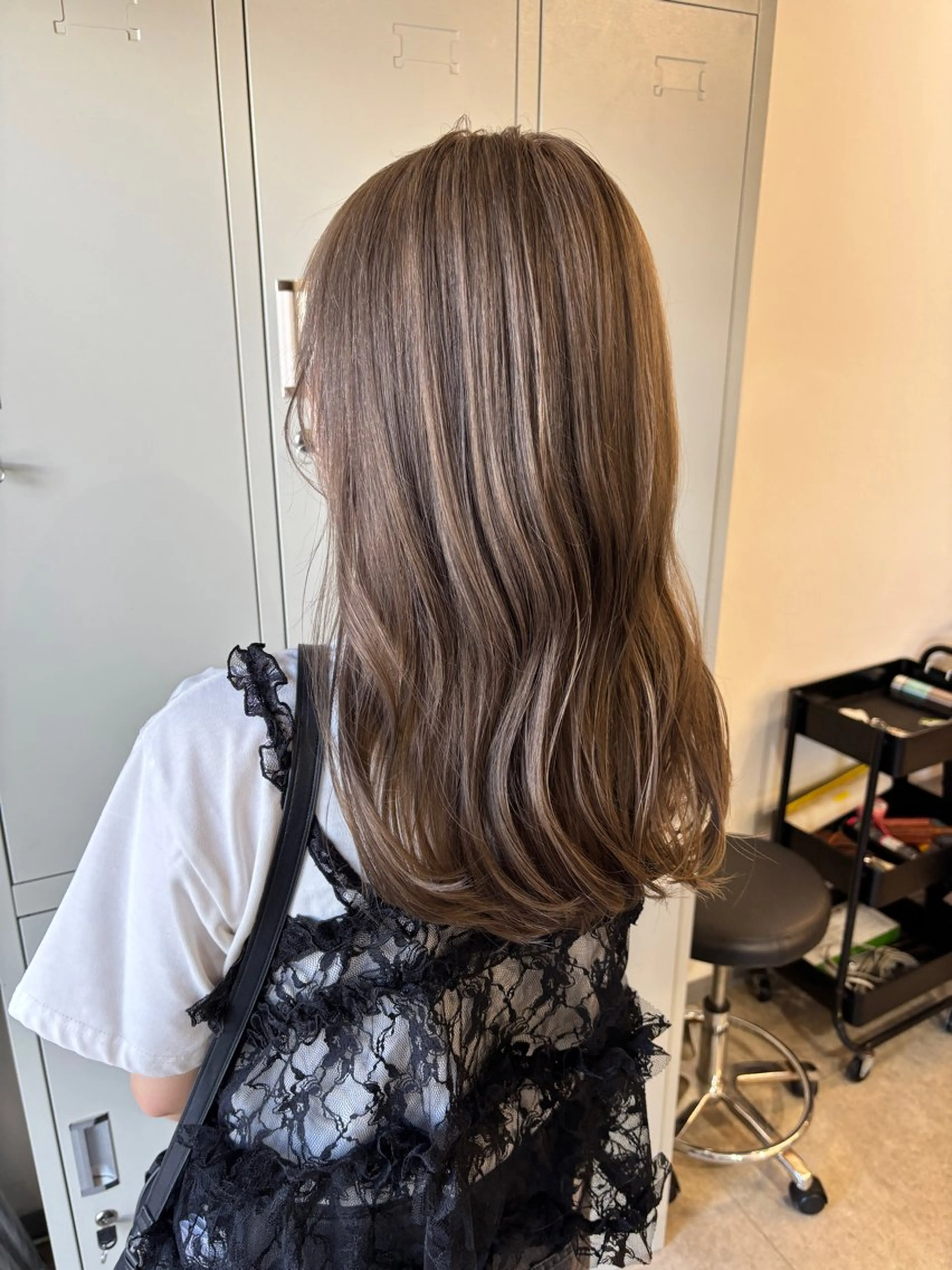 セミロング ヘアカラー ブリーチカラー🤍 髪質改善🌟のヘアスタイル