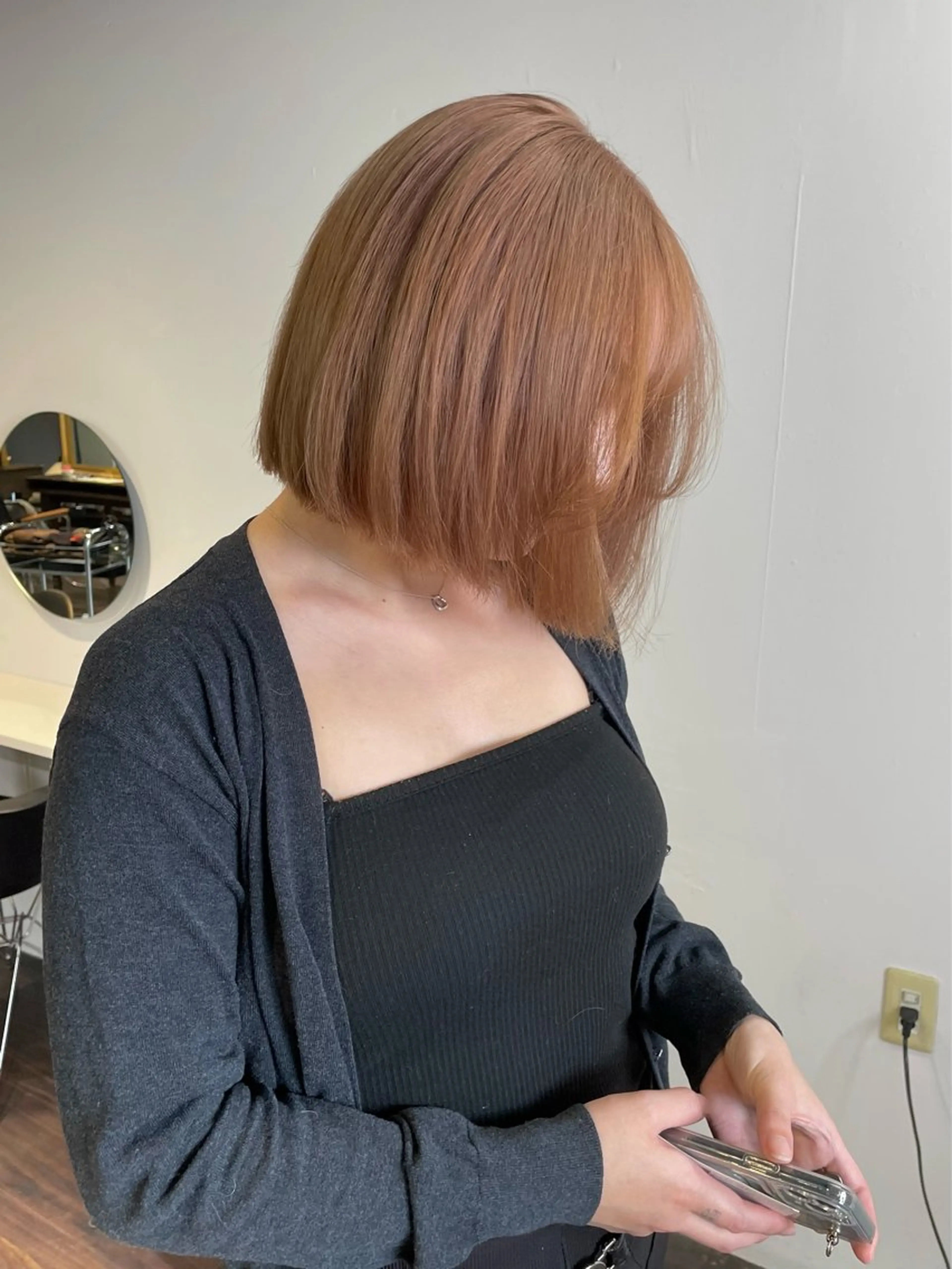 ミディアム カラー ヘアアレンジ 切りっぱなしボブ ベージュカラー ブリーチ ブロンド ブロンドベージュ カット ヘアカラー トリートメント mao透明感カラー 似合わせヘアメイクのヘアスタイル