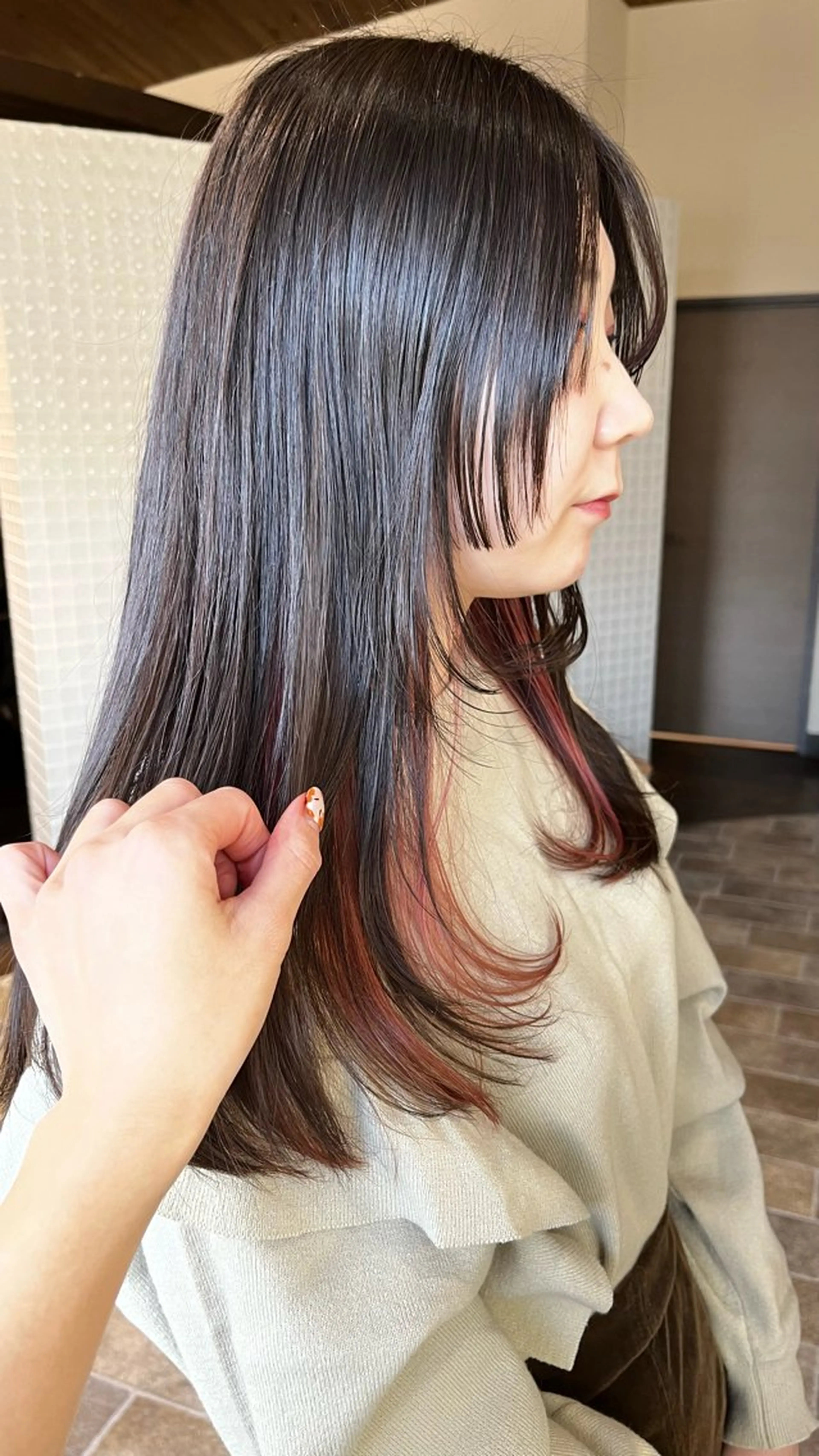 ロング カラー インナーカラー 中村 友香のヘアスタイル
