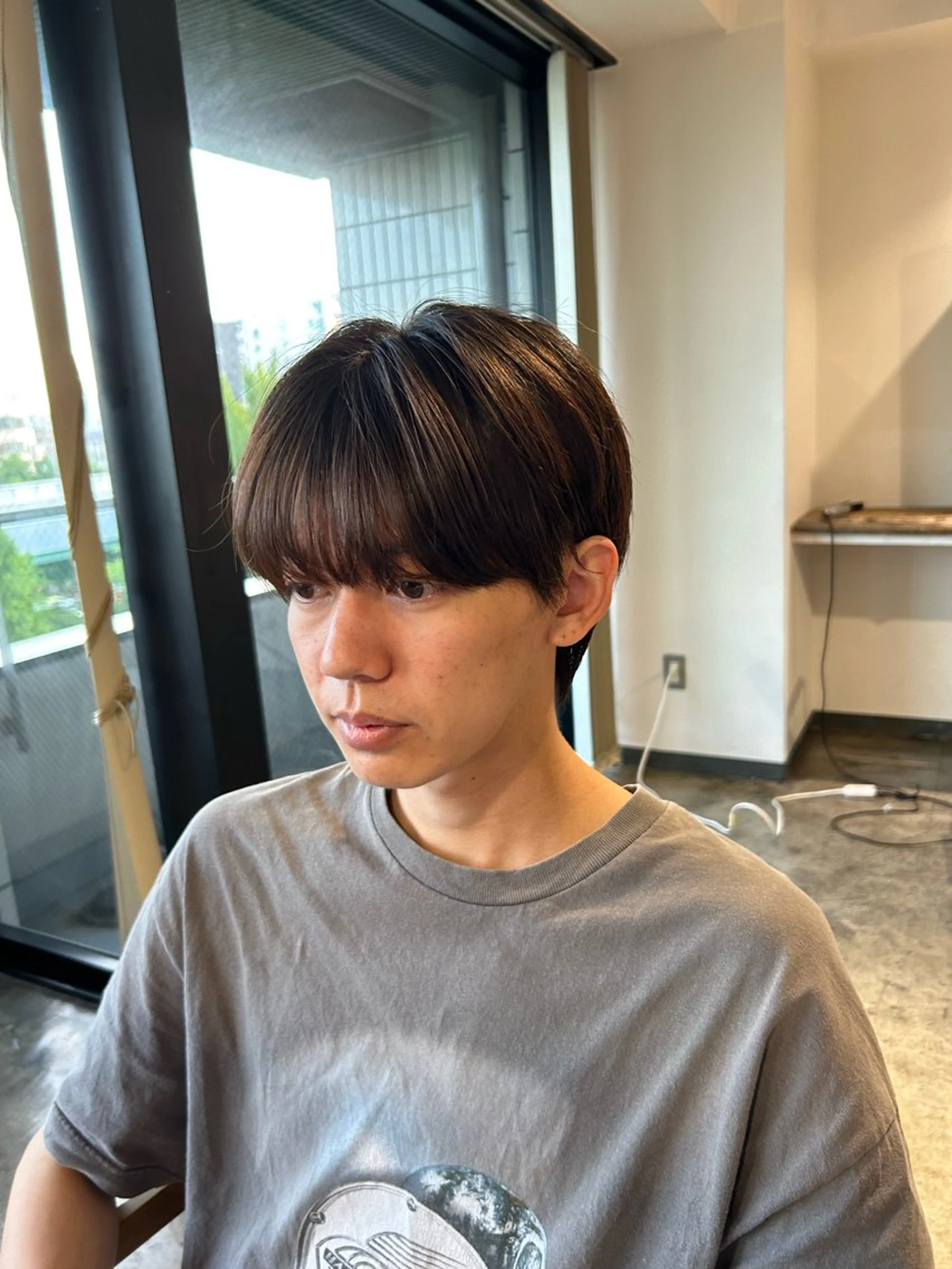 ショート メンズ センターパート ダウンパーマ カルマパーマ メンズ韓国風 マッシュ カット フェザーパーマ癖毛 曲がる縮毛矯正森岡のヘアスタイル