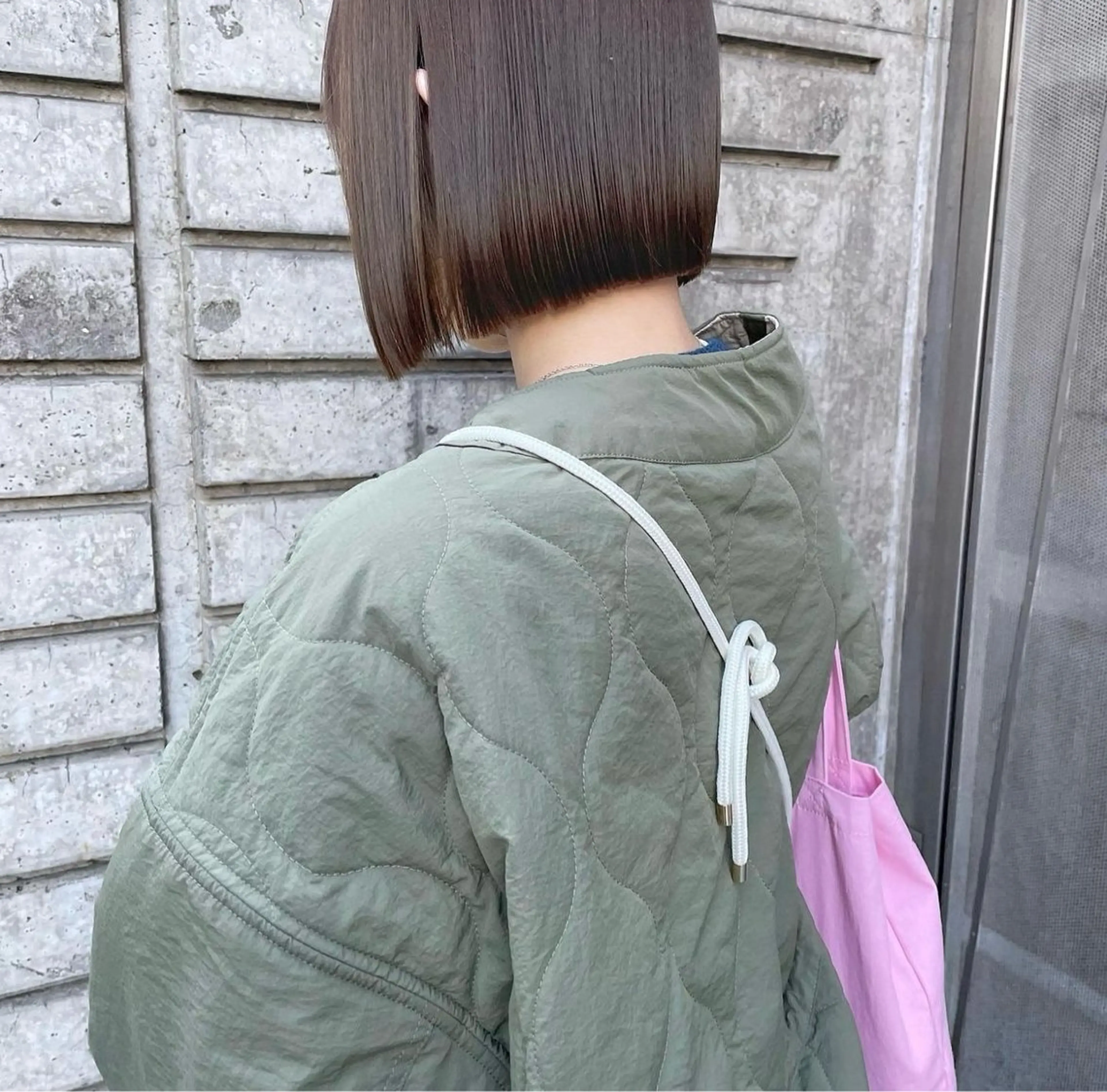 ショート カラー ヘアアレンジ カット ヘアカラー トリートメント ベージュ/オリーブ ボブ/小笠原汐海のヘアスタイル