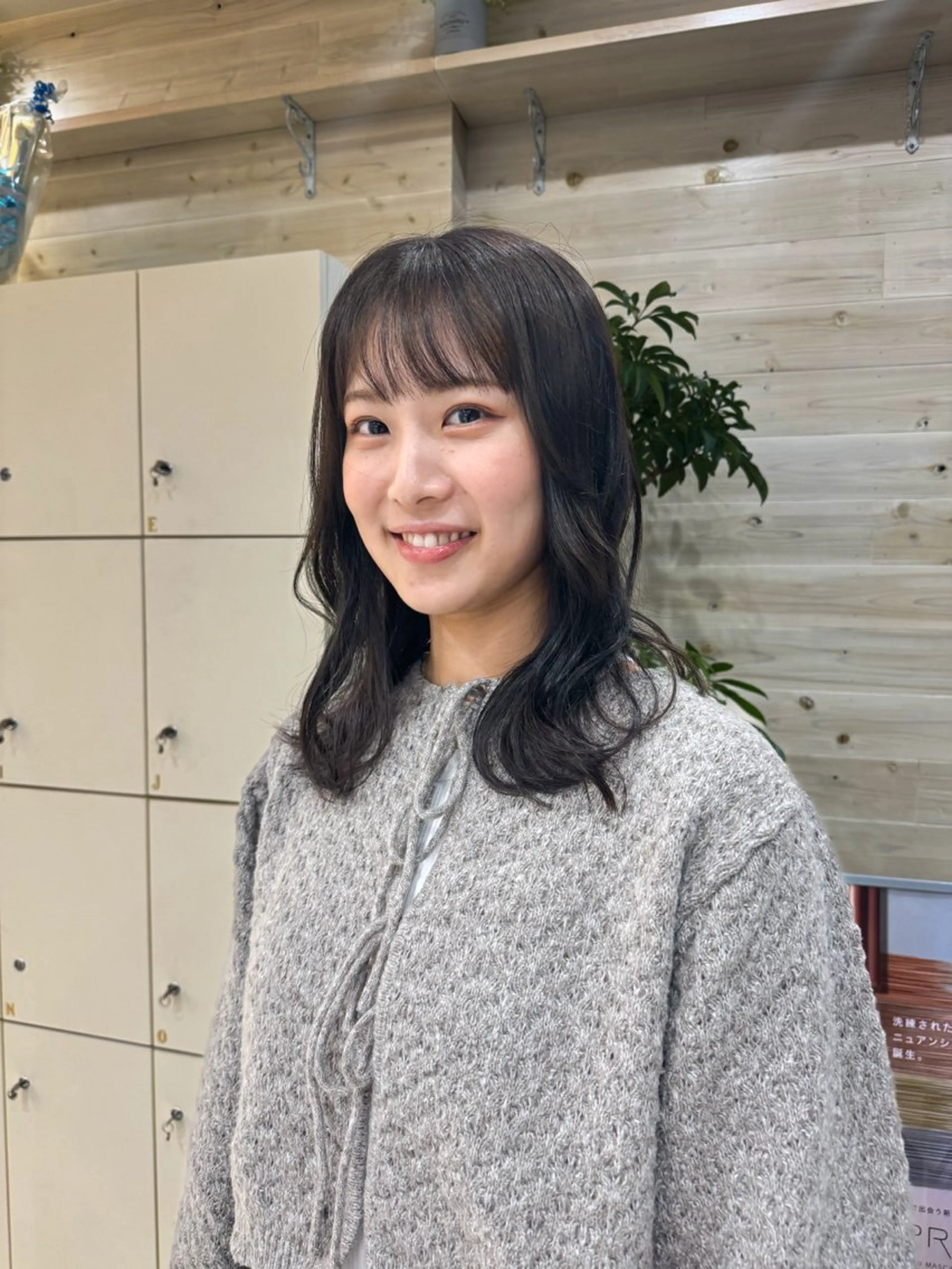 ミディアム カラー ブラウンカラー オリーブブラウン カット ヘアカラー Seeknext // Rukaのヘアスタイル