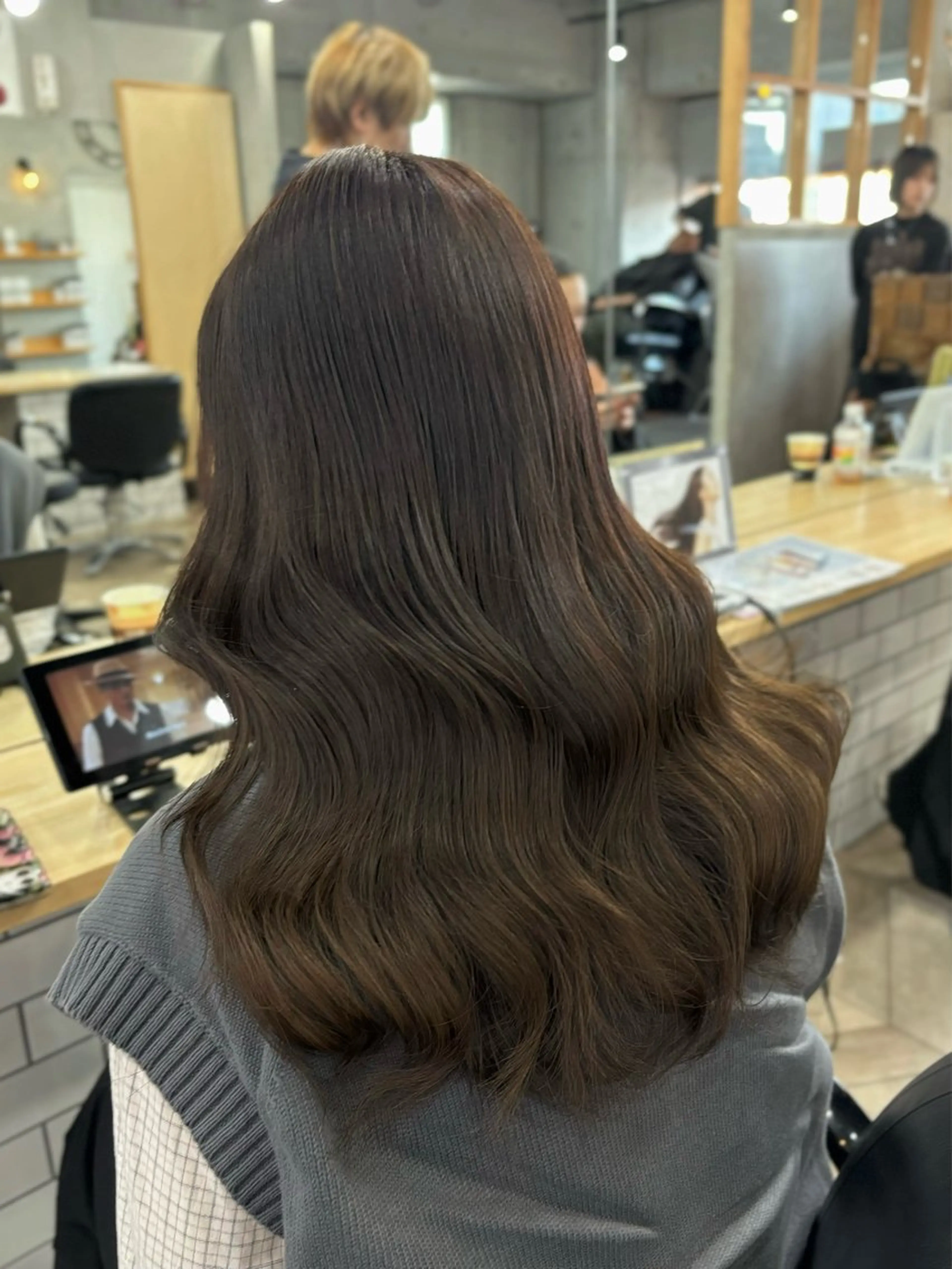 セミロング カラー angelica難波 Hinaのヘアスタイル
