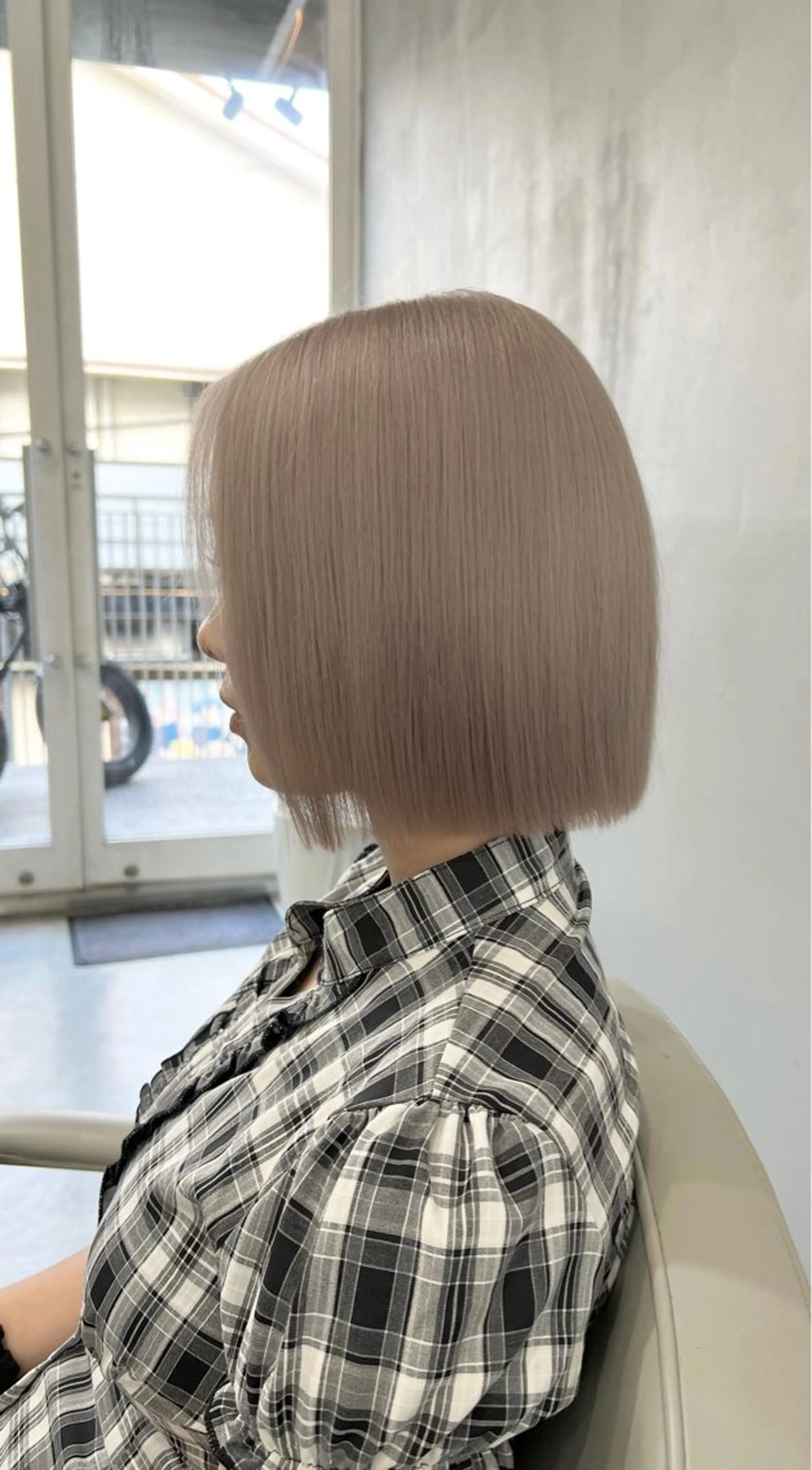 ショート カラー 切りっぱなしボブ ベージュカラー ミルクティーベージュ ボブ カット ヘアカラー トリートメント ヘアセット I've  for hair所属・🫧艶ハイトーン ブリーチ🫧トモヤのヘアスタイル