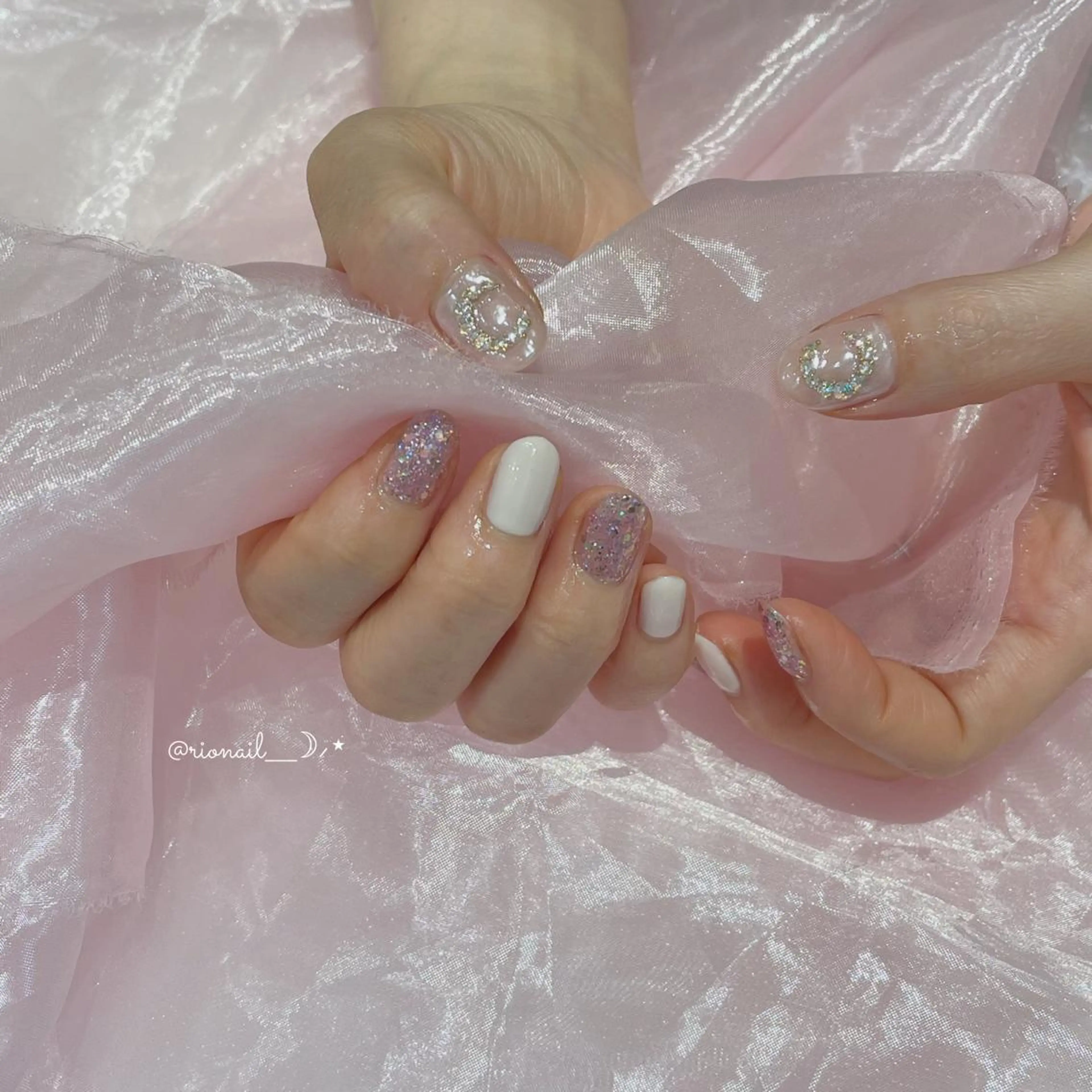 ネイル アートネイル ハンドネイル 𝘙𝘪𝘰𝘯𝘢 ...🕯🤍のネイルデザイン