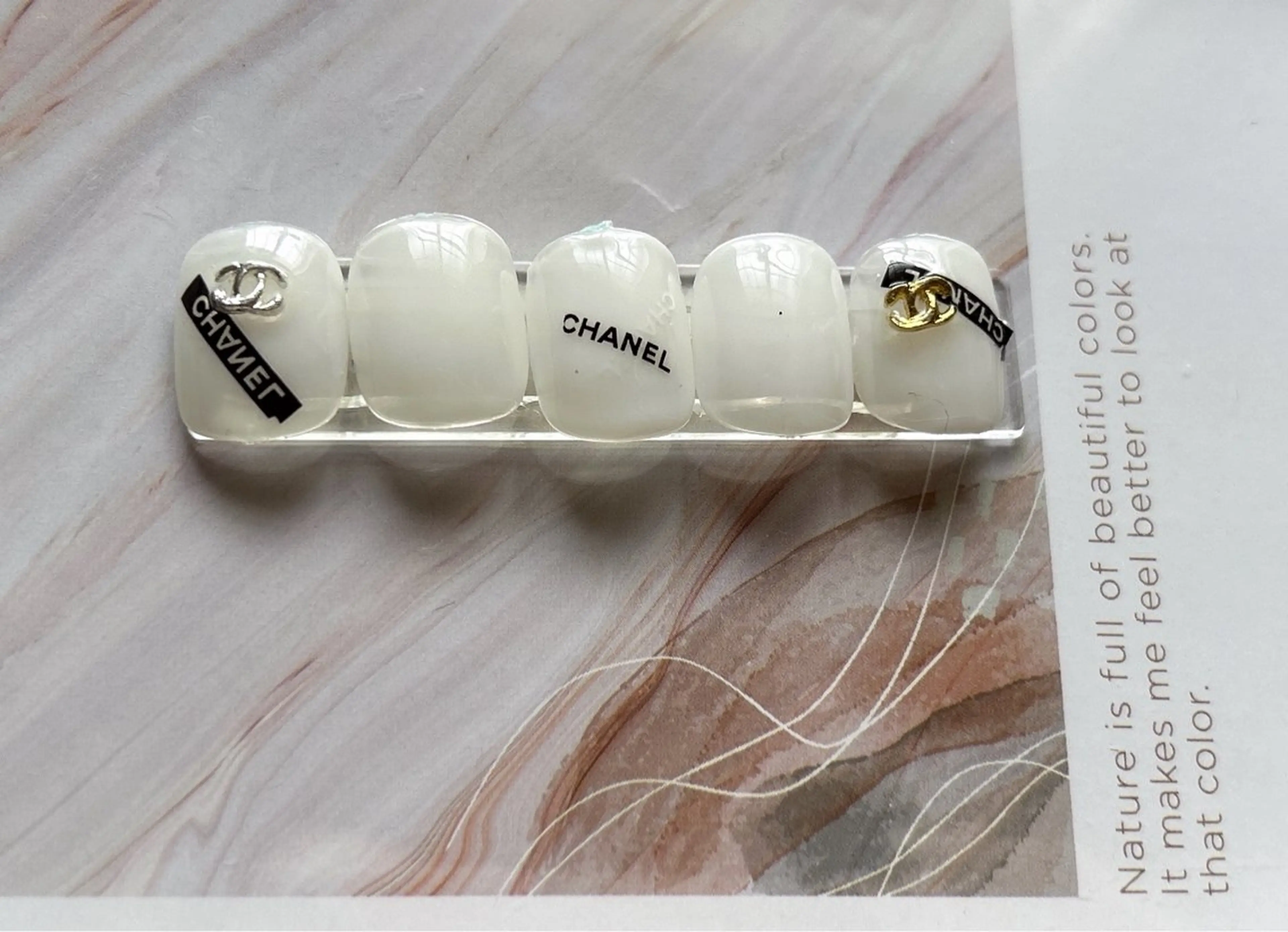 ネイル コウ ヨウのネイルデザイン