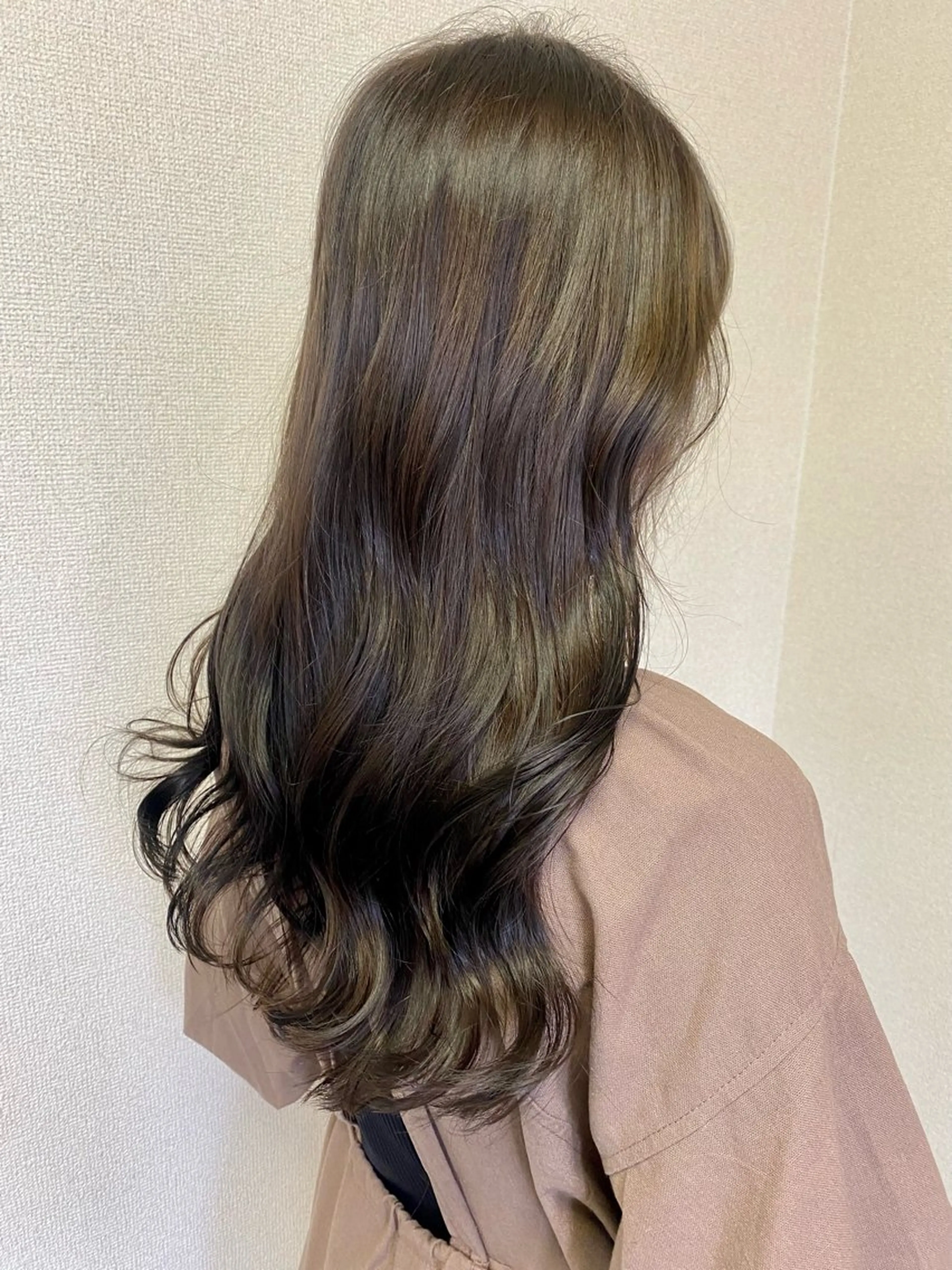 ロング カット ヘアカラー 原 朱莉のヘアスタイル