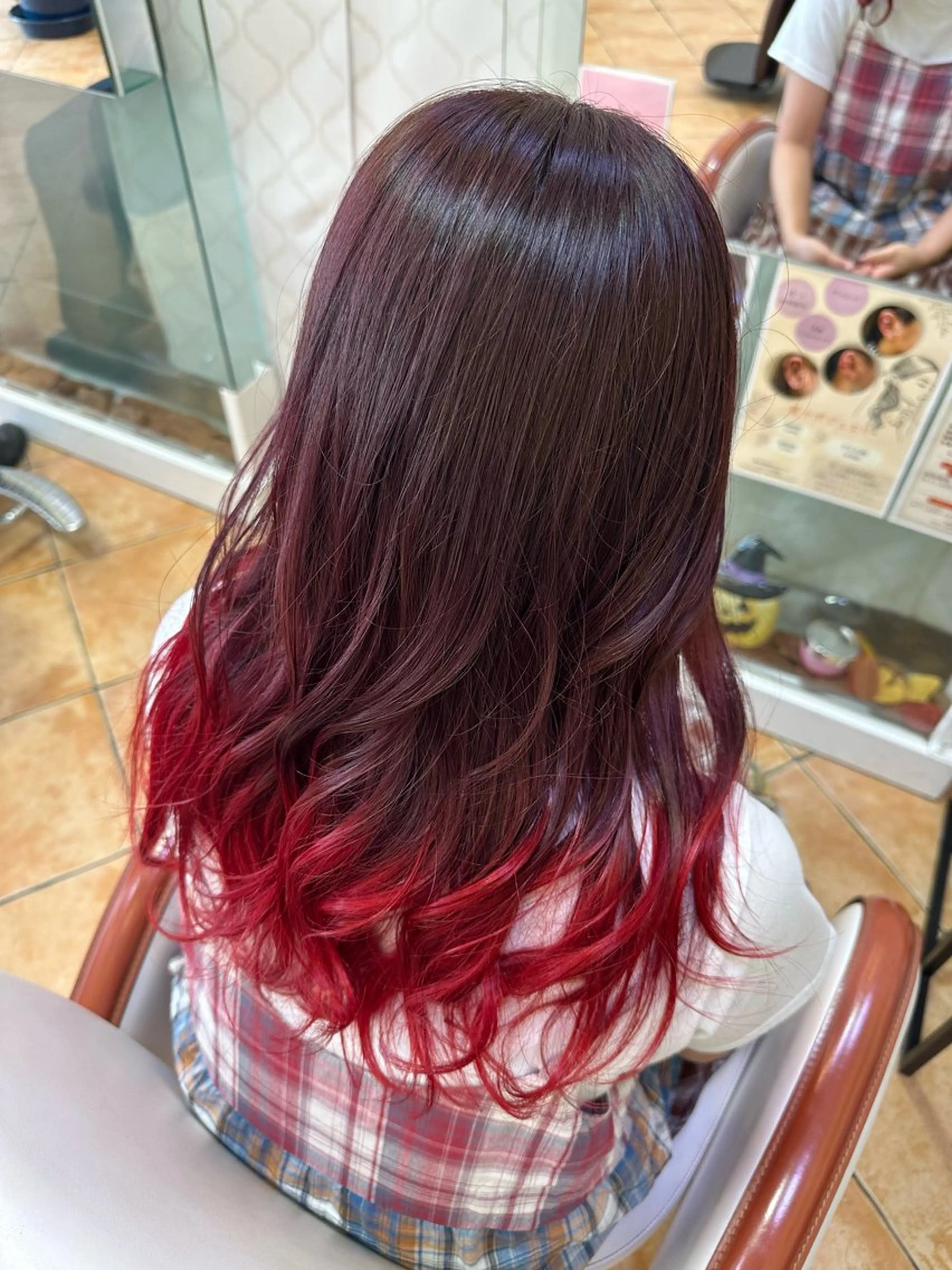 カラー ボルドーカラー グラデーションカラー レッドカラー PARIS PARI 西条店所属・廣藤 梨花のヘアスタイル