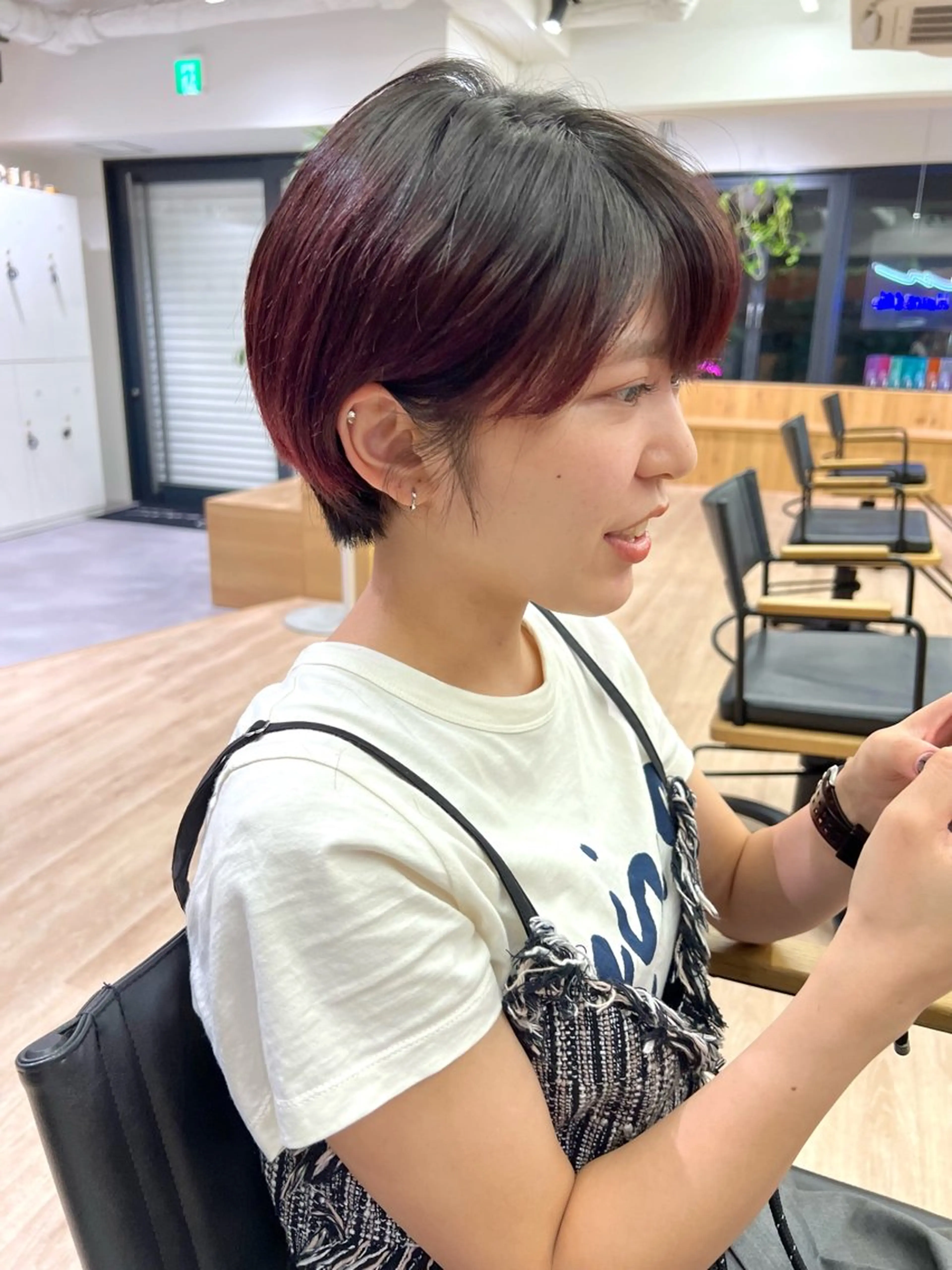 ショート カラー ブリーチ カット ヘアカラー トリートメント 田中 愛梨のヘアスタイル