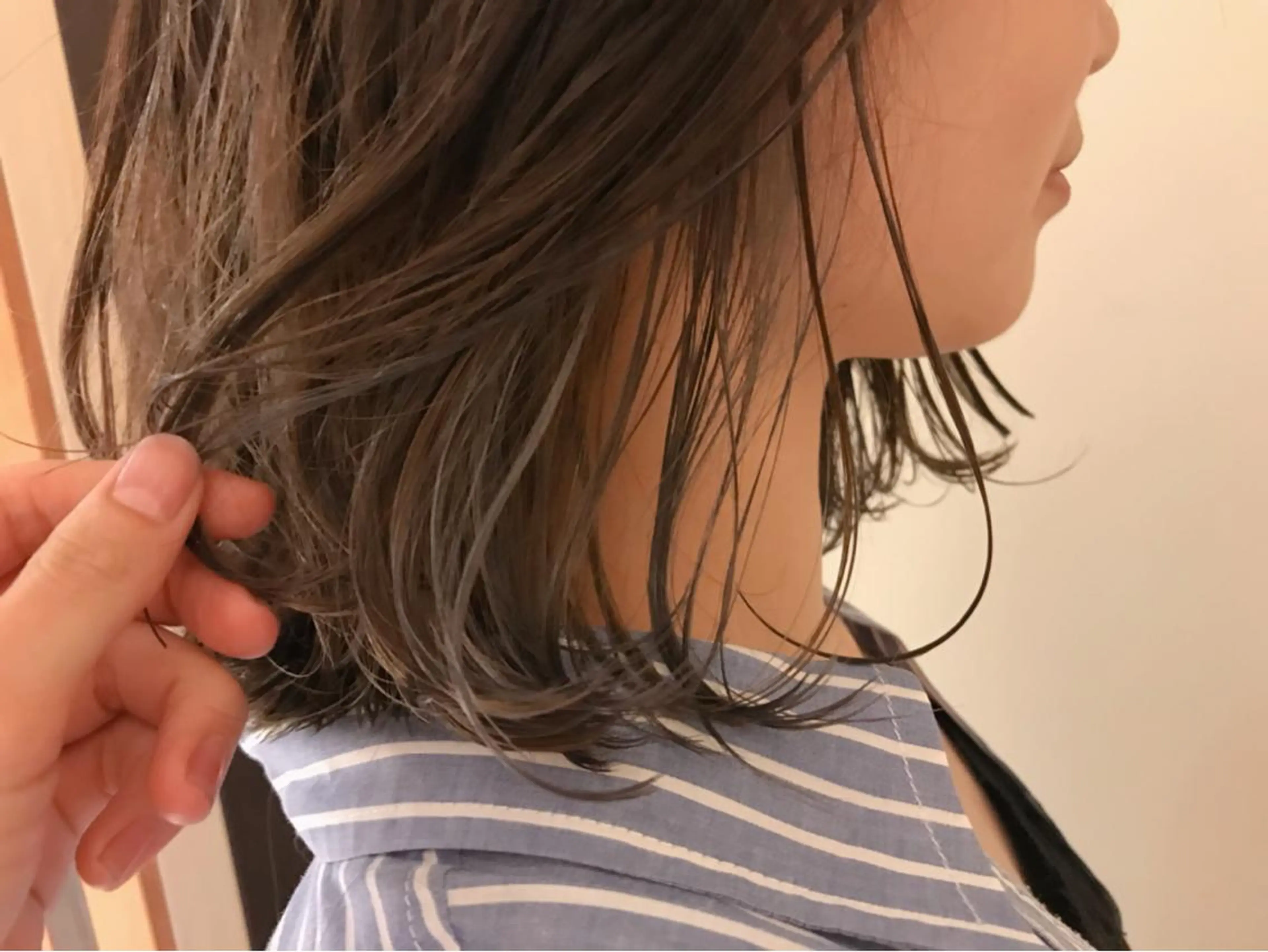 ミディアム カラー ブリーチ ハイライトカラー インナーカラー ハイライト 切りっぱなしロブ カット ヘアカラー 清水　ちひろ ✄トップスタイリストのヘアスタイル