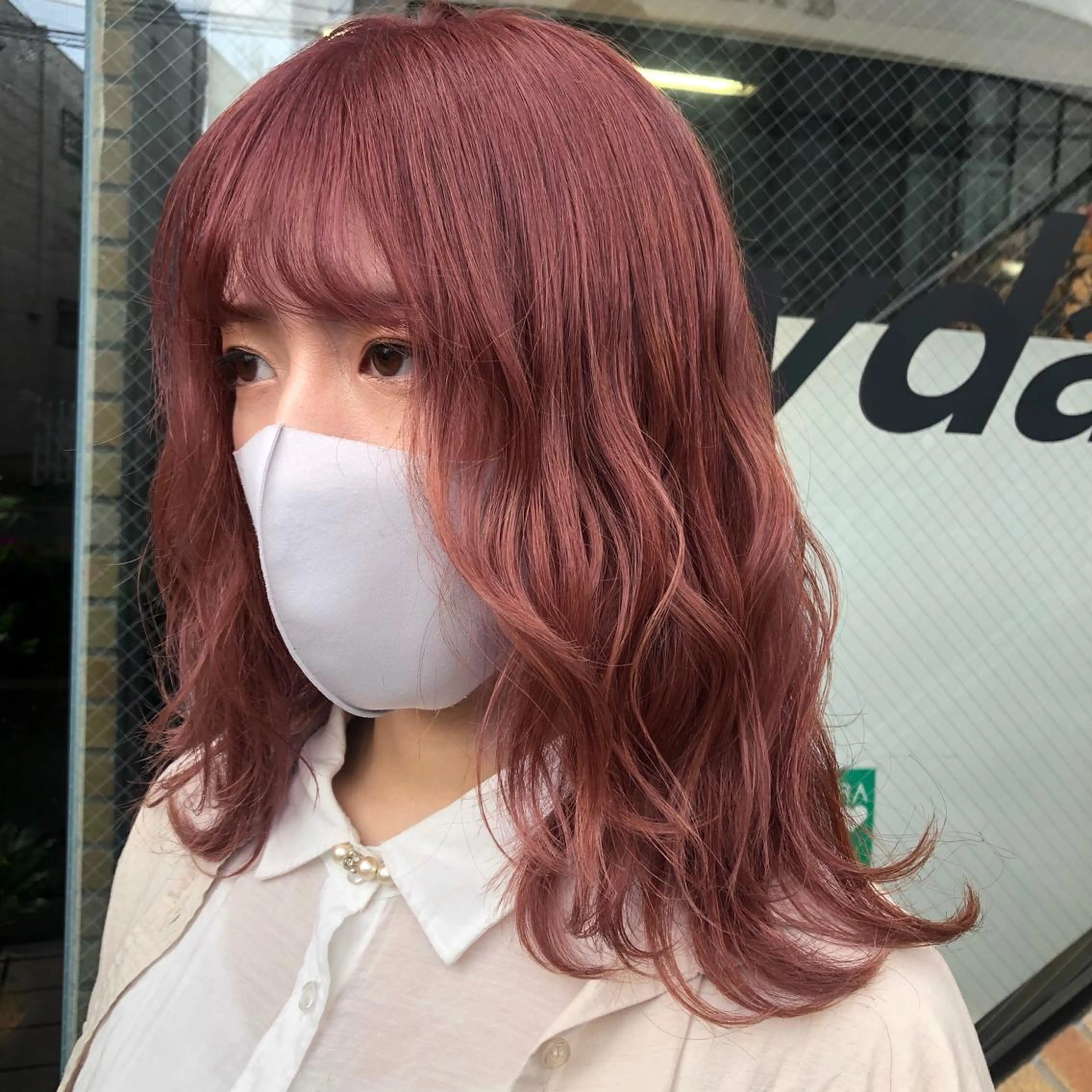 ミディアム カラー パーマ ヘアアレンジ ピンクカラー ヘアカラー トリートメント ヘアセット 八巻 晴香のヘアスタイル