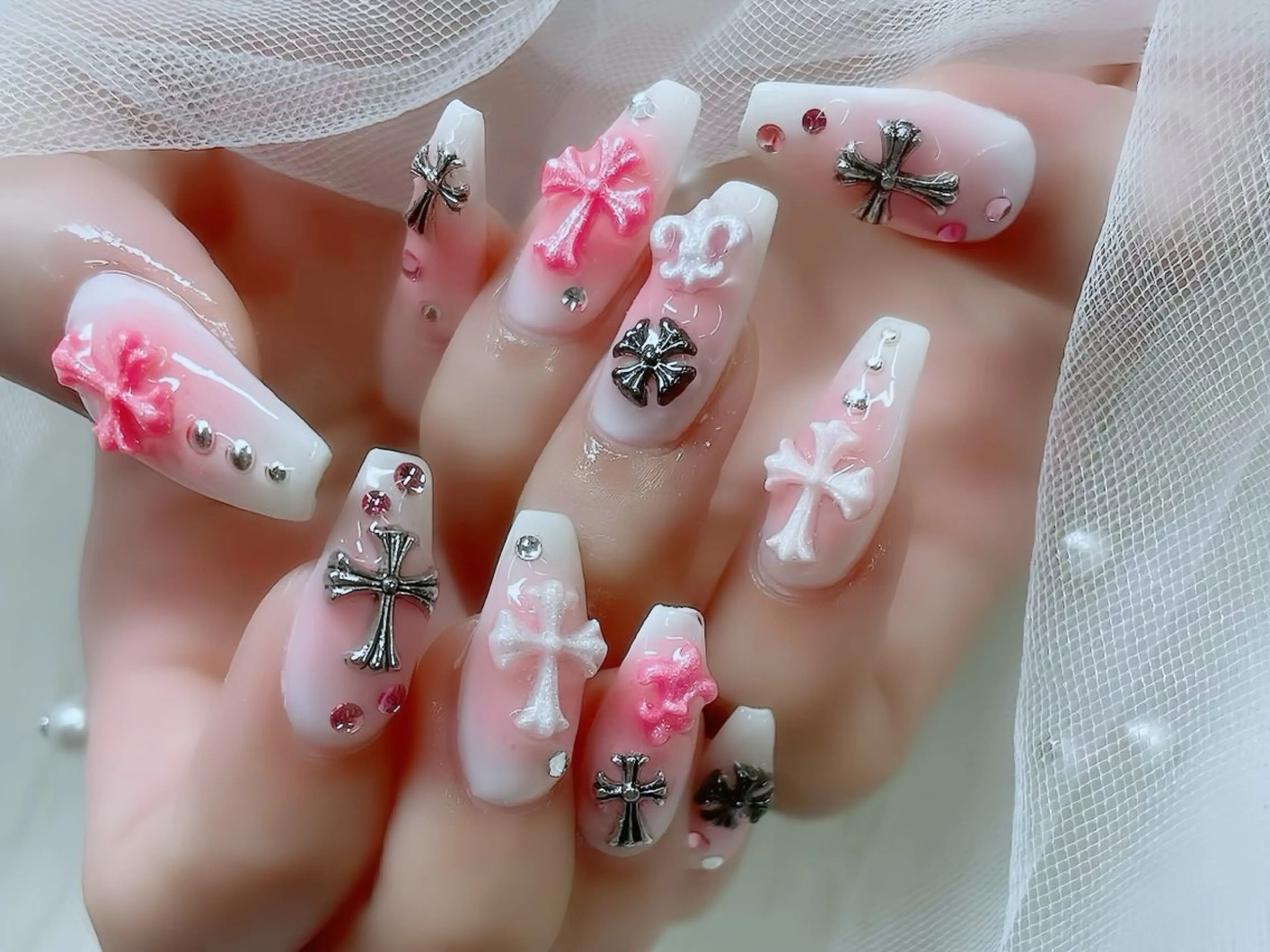 ネイル チークネイル フレンチネイル ガラスフレンチ グラデーション キラキラネイル ハンドネイル Rin Nail所属・Rin Nailのネイルデザイン