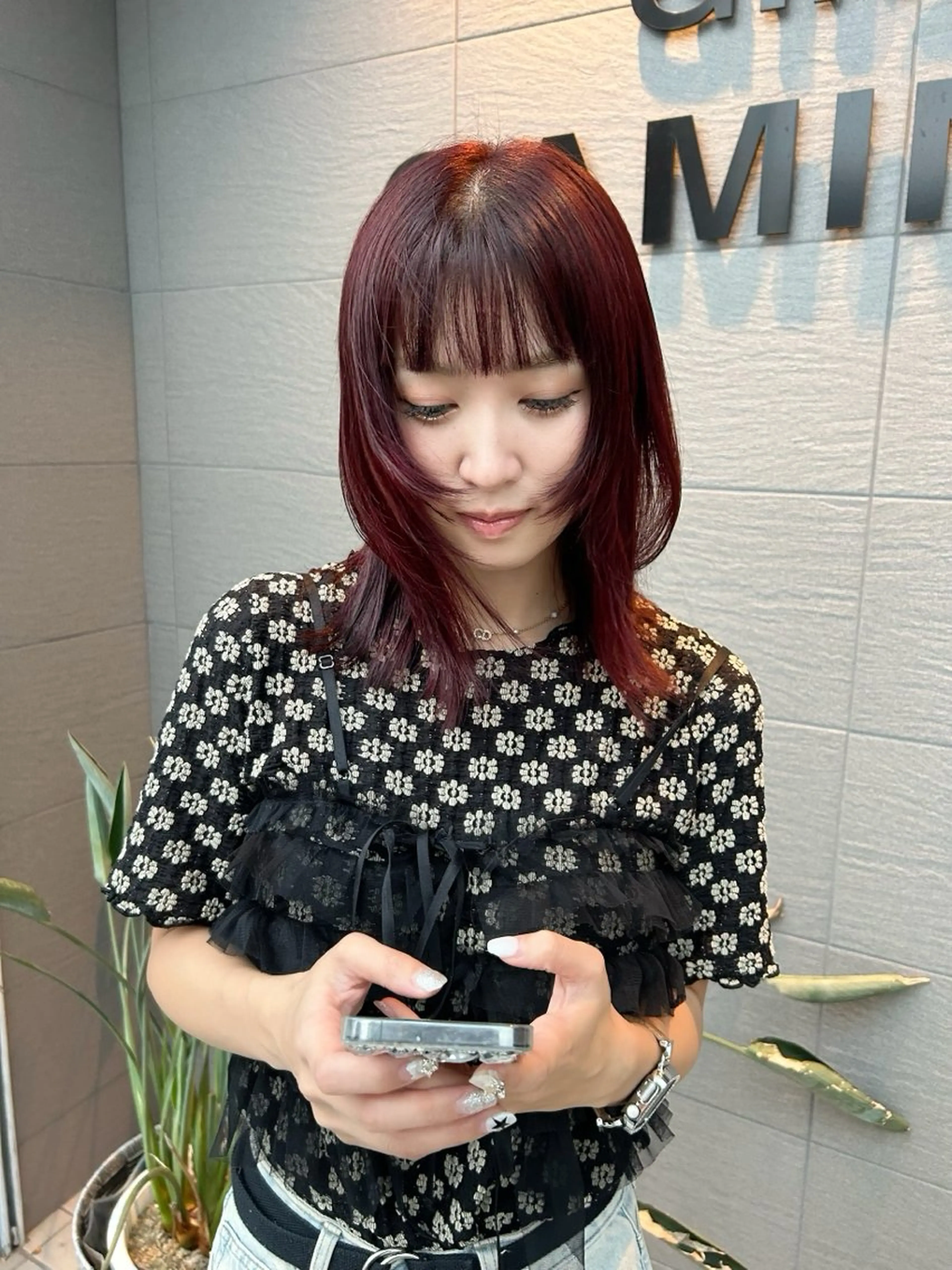 セミロング カラー レッドカラー バイオレットカラー 顔まわりレイヤー レイヤーカット カット ヘアカラー ナカジマ ナナのヘアスタイル