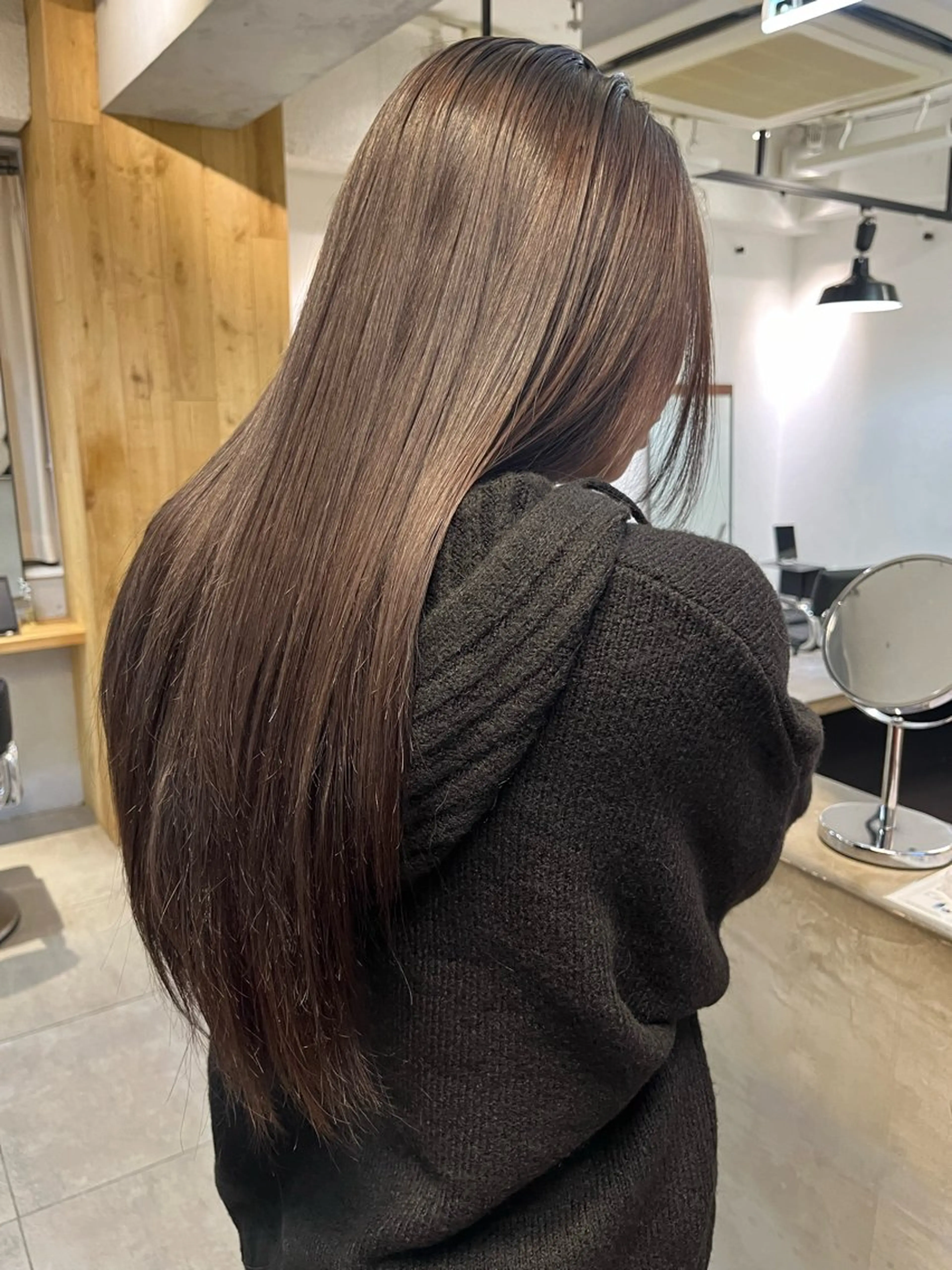 ロング カラー ベージュカラー ブラウンカラー 透明感カラー ヘアカラー トリートメント スッと馴染むhair /ヨシダトモキのヘアスタイル