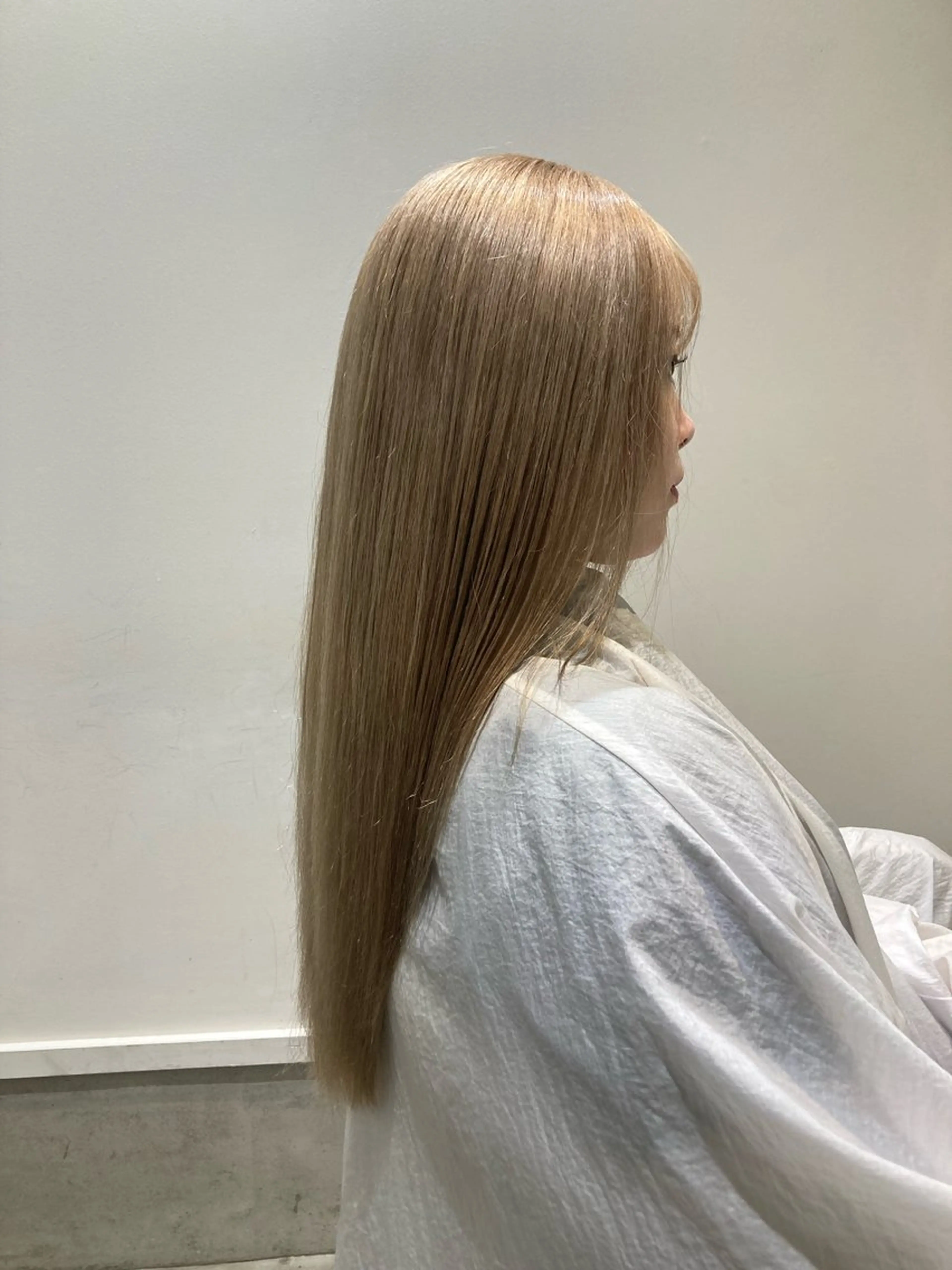 カラー ブリーチ ハイトーンカラー 折本 沙織のヘアスタイル