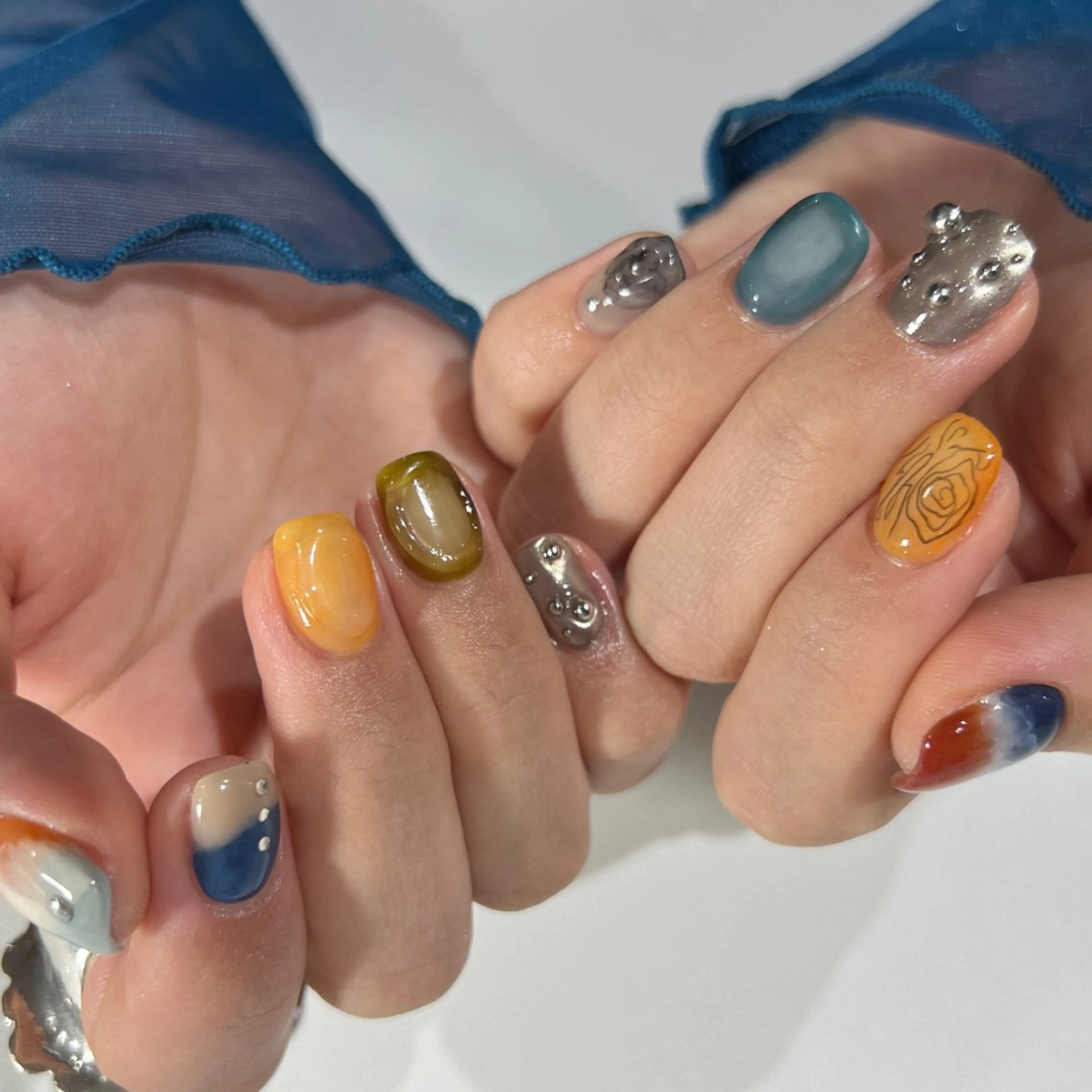 ネイル ニュアンスネイル ロイ ネイルのネイルデザイン